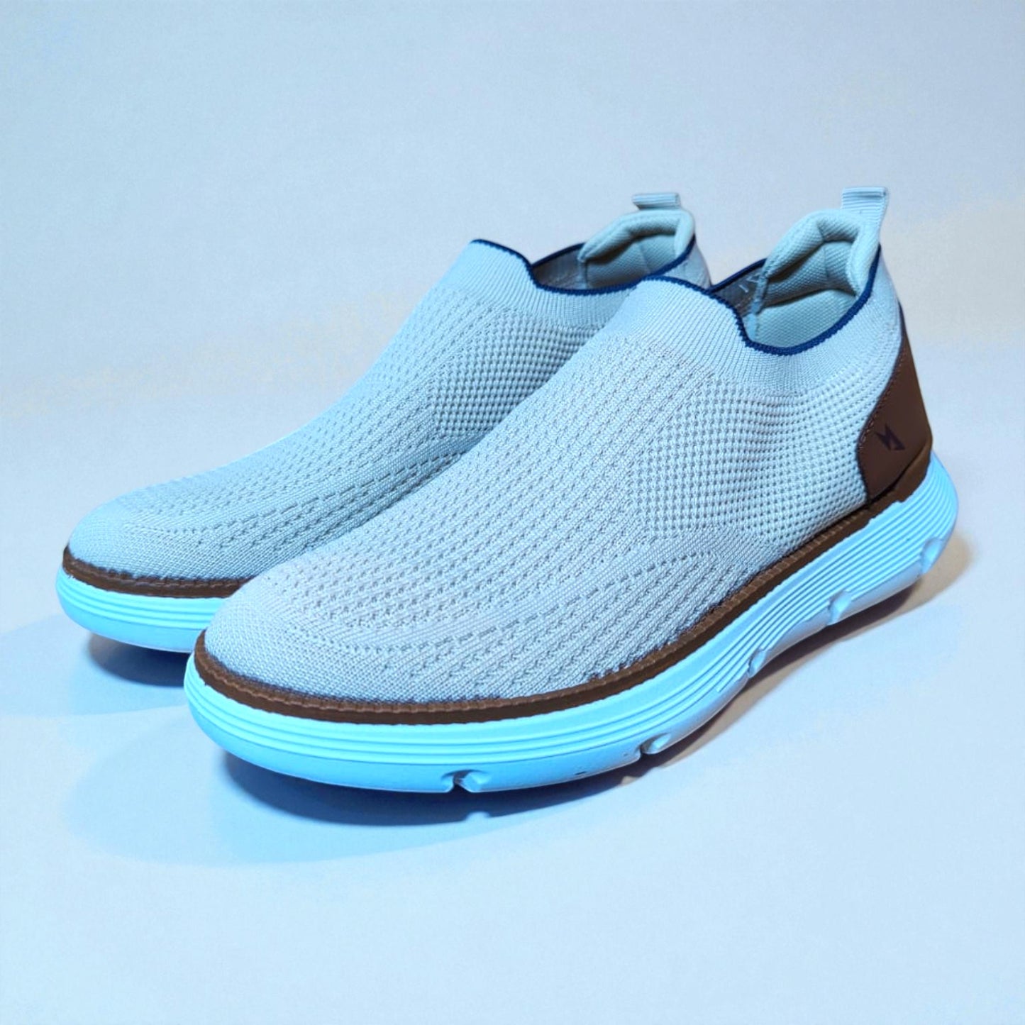 DELUXE SKECHERS
