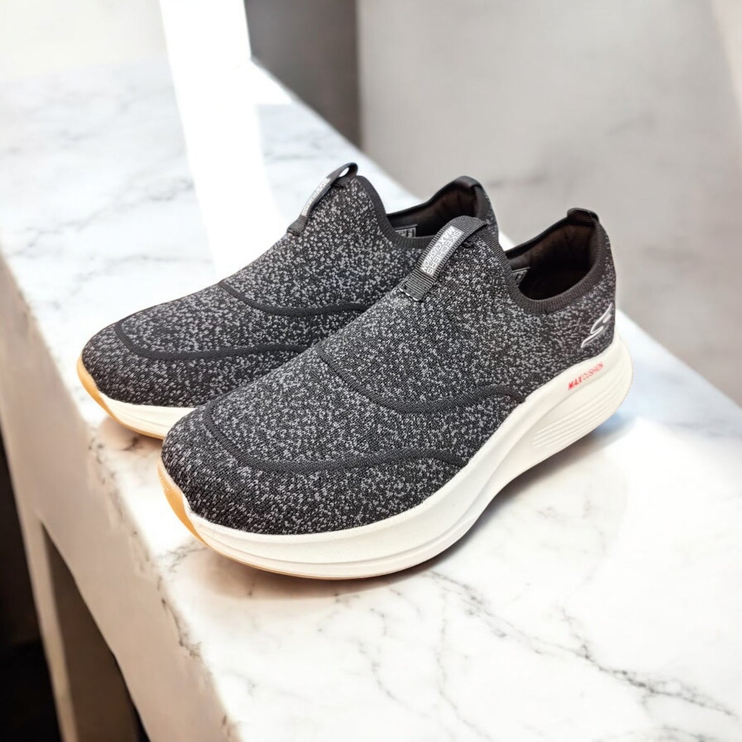 SKECHERS MAX CUSHION