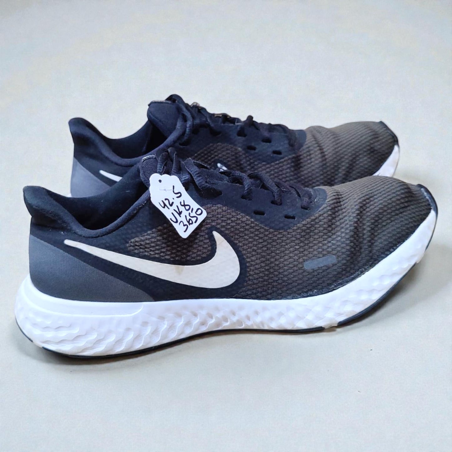 Nike Revolution 5 (Euro 42.5/UK 8)