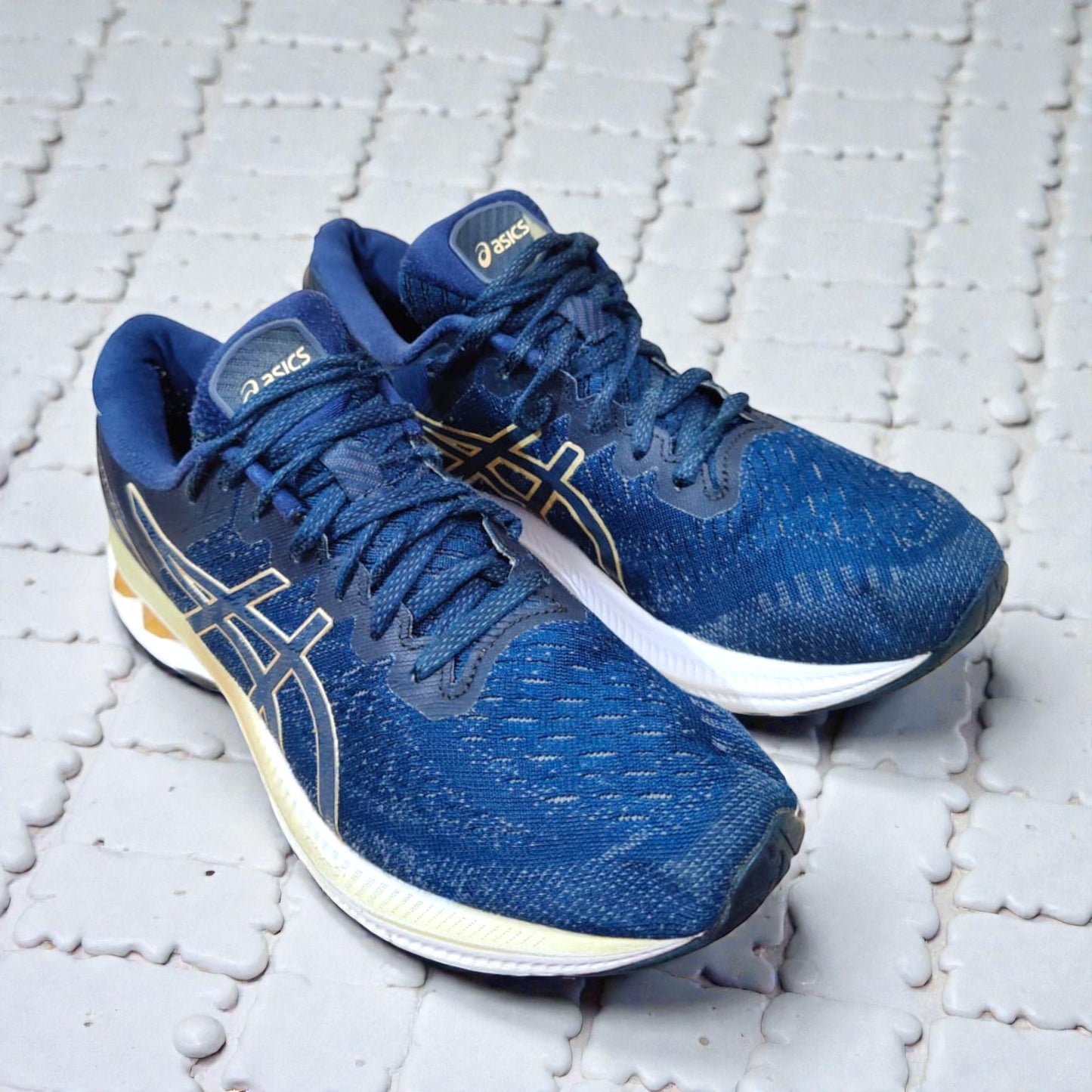 Asics Gel-Kayano 27 (Euro 41.5/UK 7)