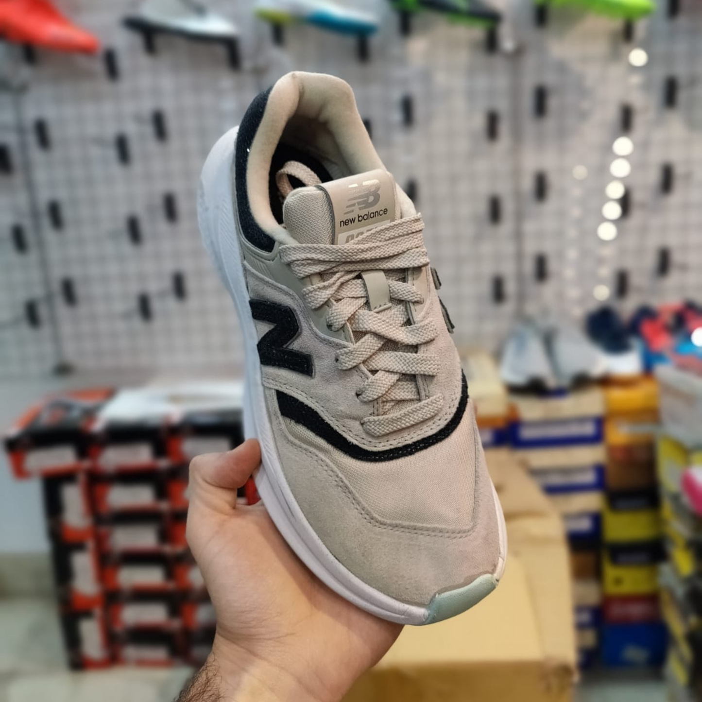 New Balance 997 (Size 40/UK 7)