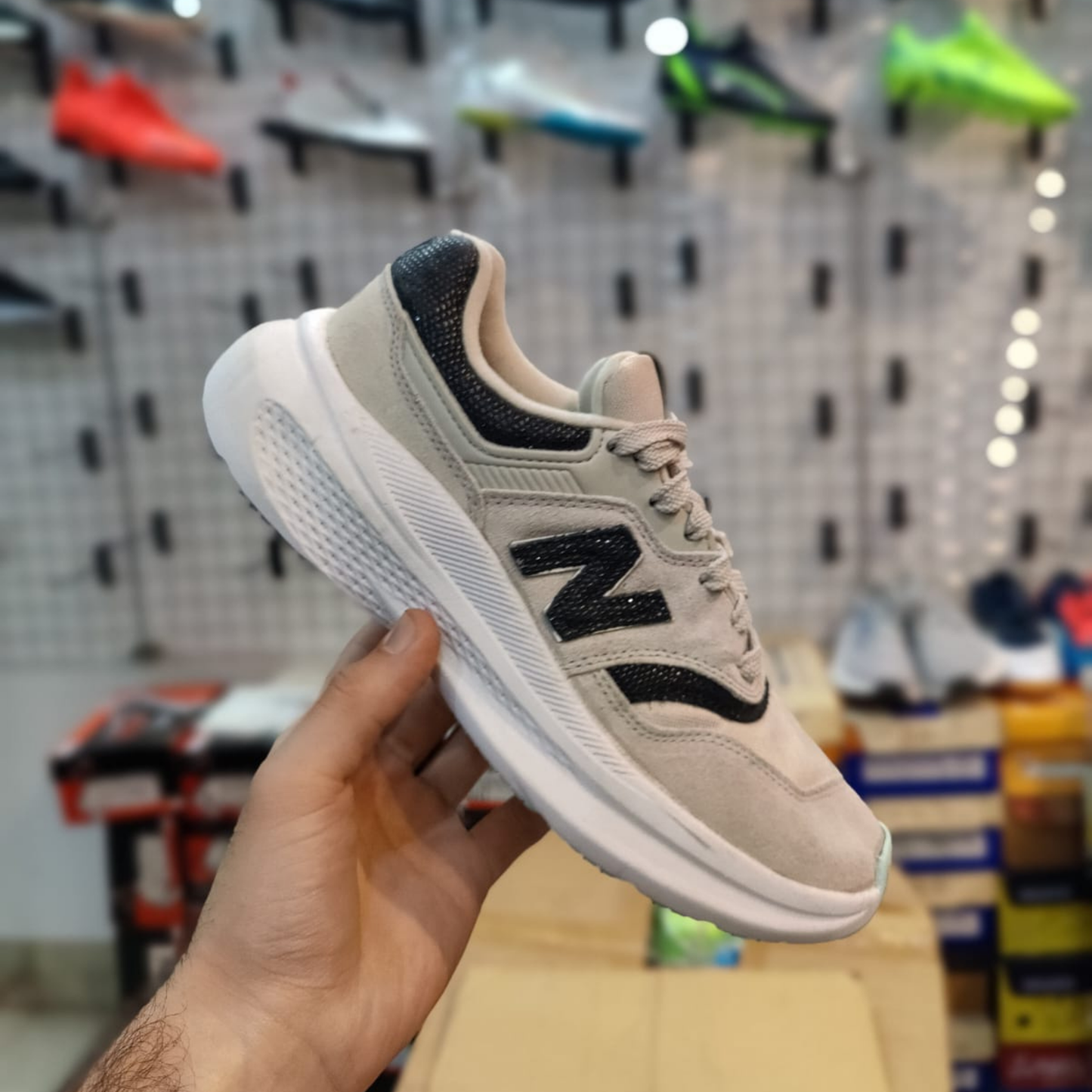 New Balance 997 (Size 40/UK 7)