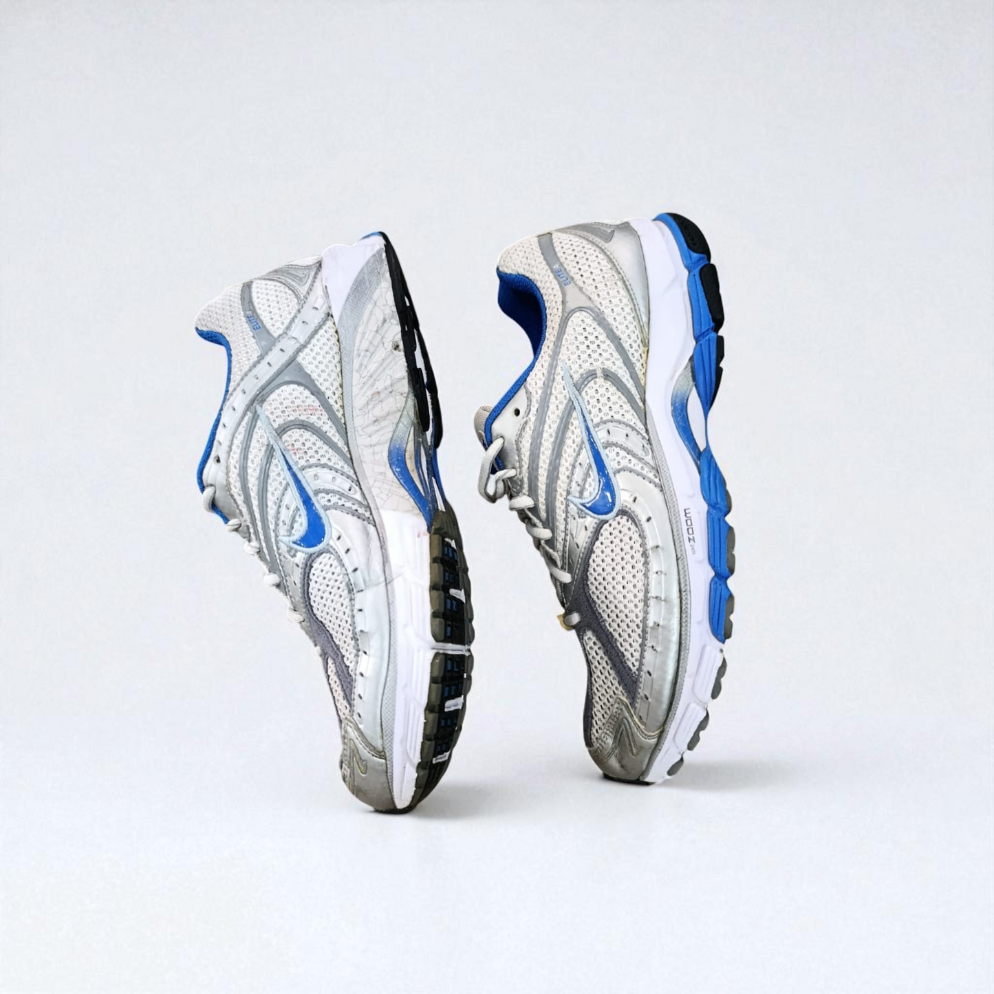 NK ZOOM ELITE 4 (Size 40/UK 6 )