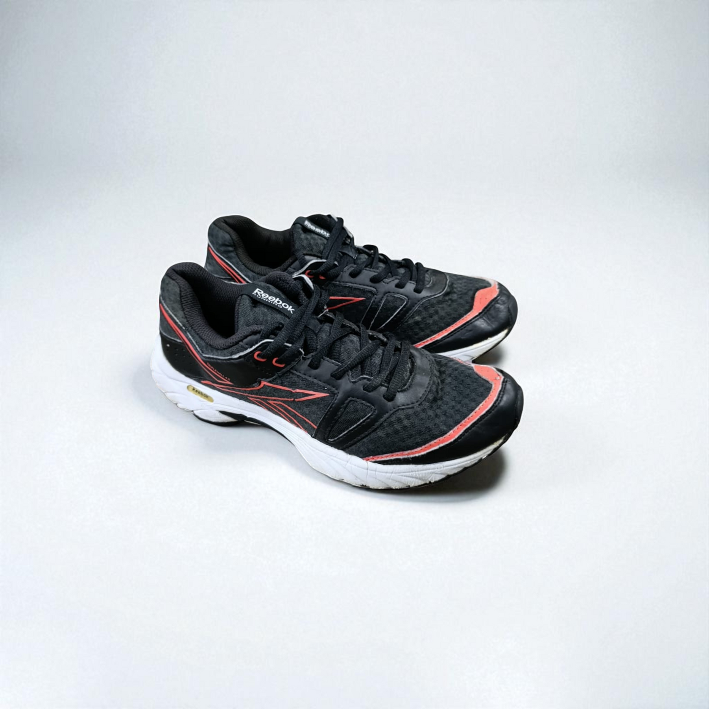 REEBOK TRIPLE HALL (Size 40/UK 6)