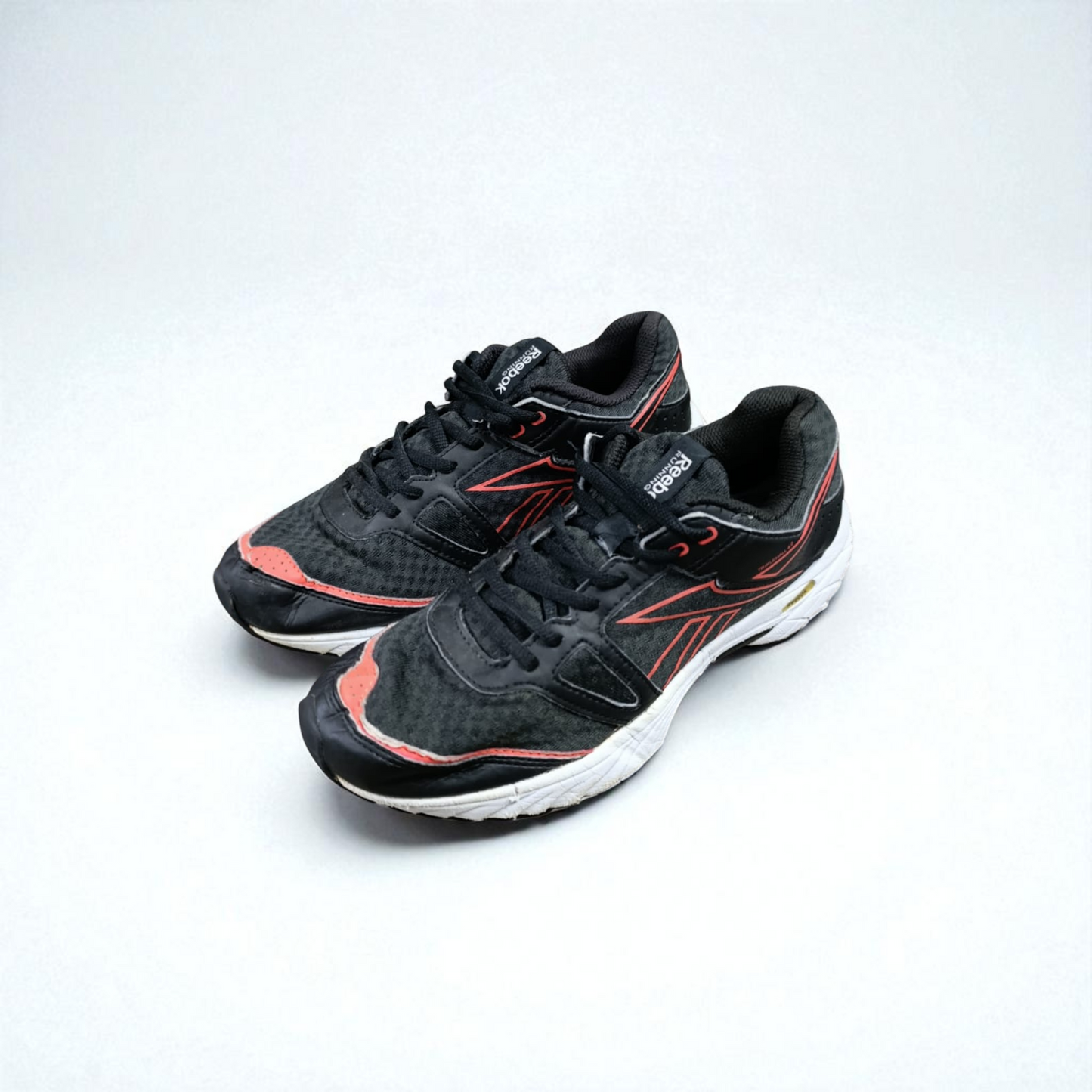 REEBOK TRIPLE HALL (Size 40/UK 6)