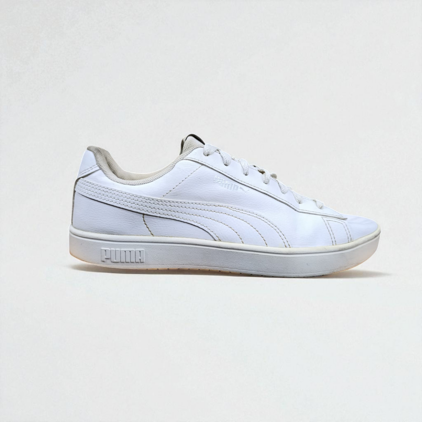 PUMA SMASH V2 (Size 41/UK 7.5)