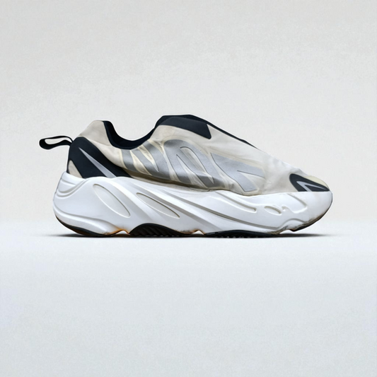 AD YEEZY BOOST 700