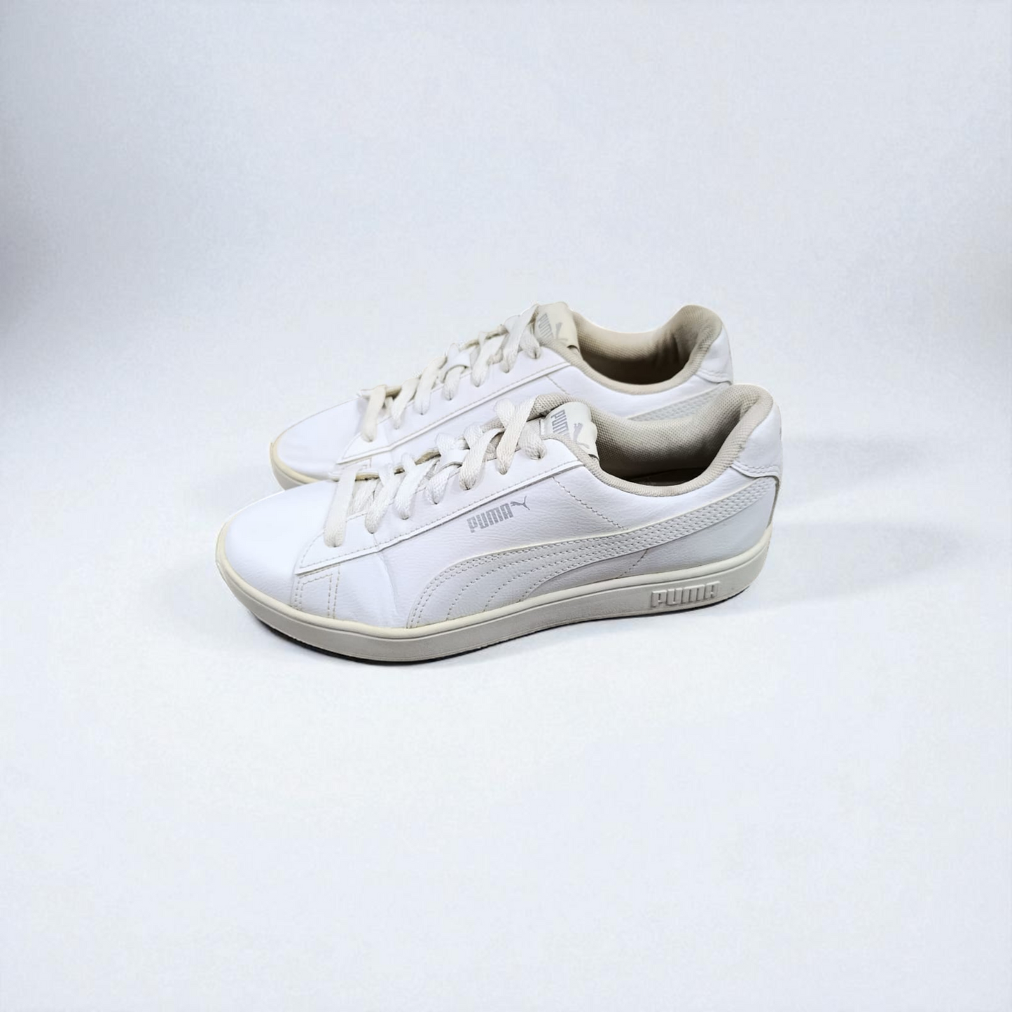 PUMA SMASH V2 (Size 41/UK 7.5)