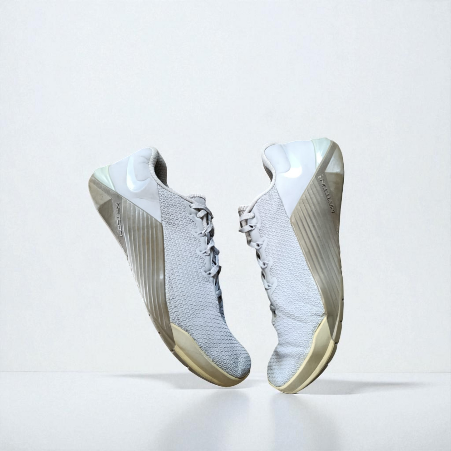 NIKE MECTON 5 (Size 41/UK 7)