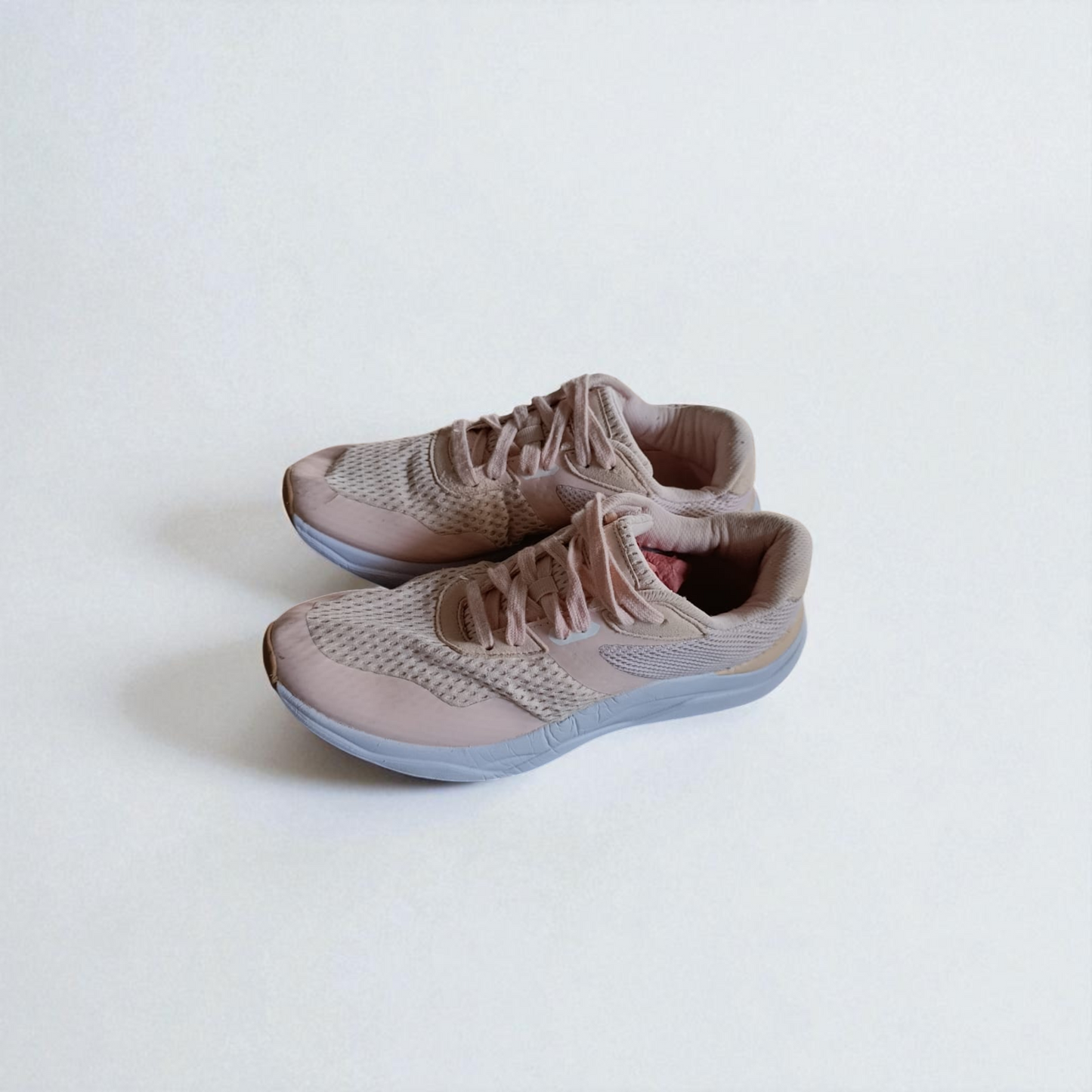 NIKE MECTON 5 (Size 41/UK 7)