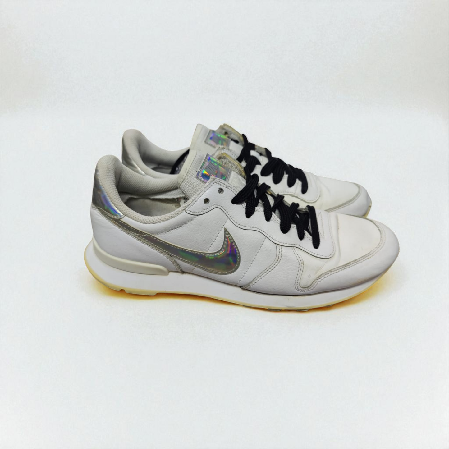 Nike (Size 40/UK 6)