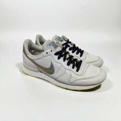Nike (Size 40/UK 6)