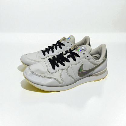 Nike (Size 40/UK 6)