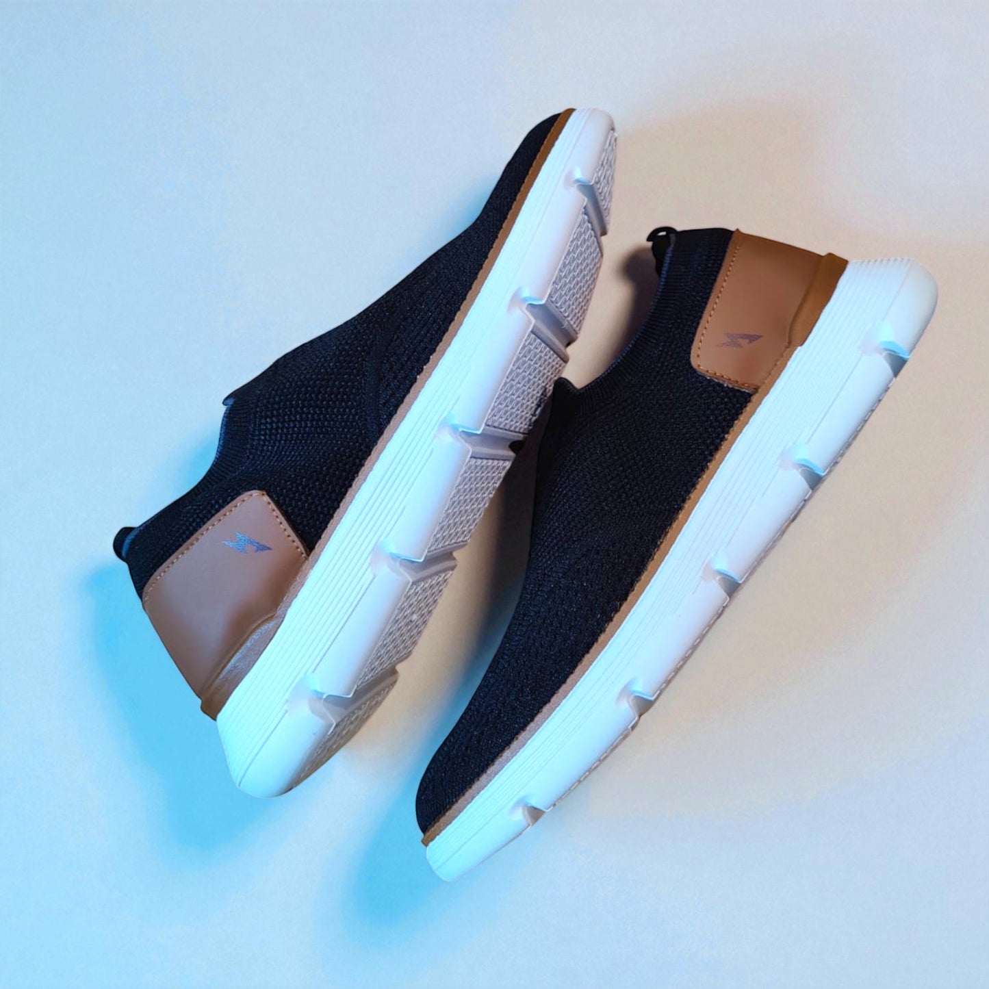 DELUXE SKECHERS