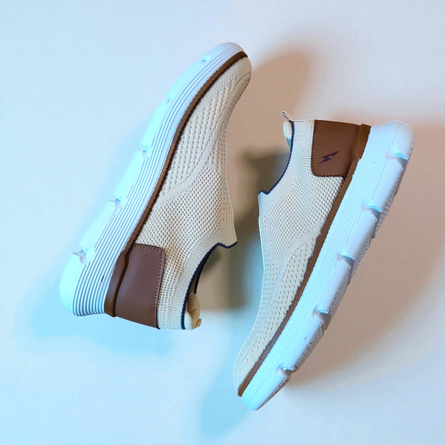 DELUXE SKECHERS