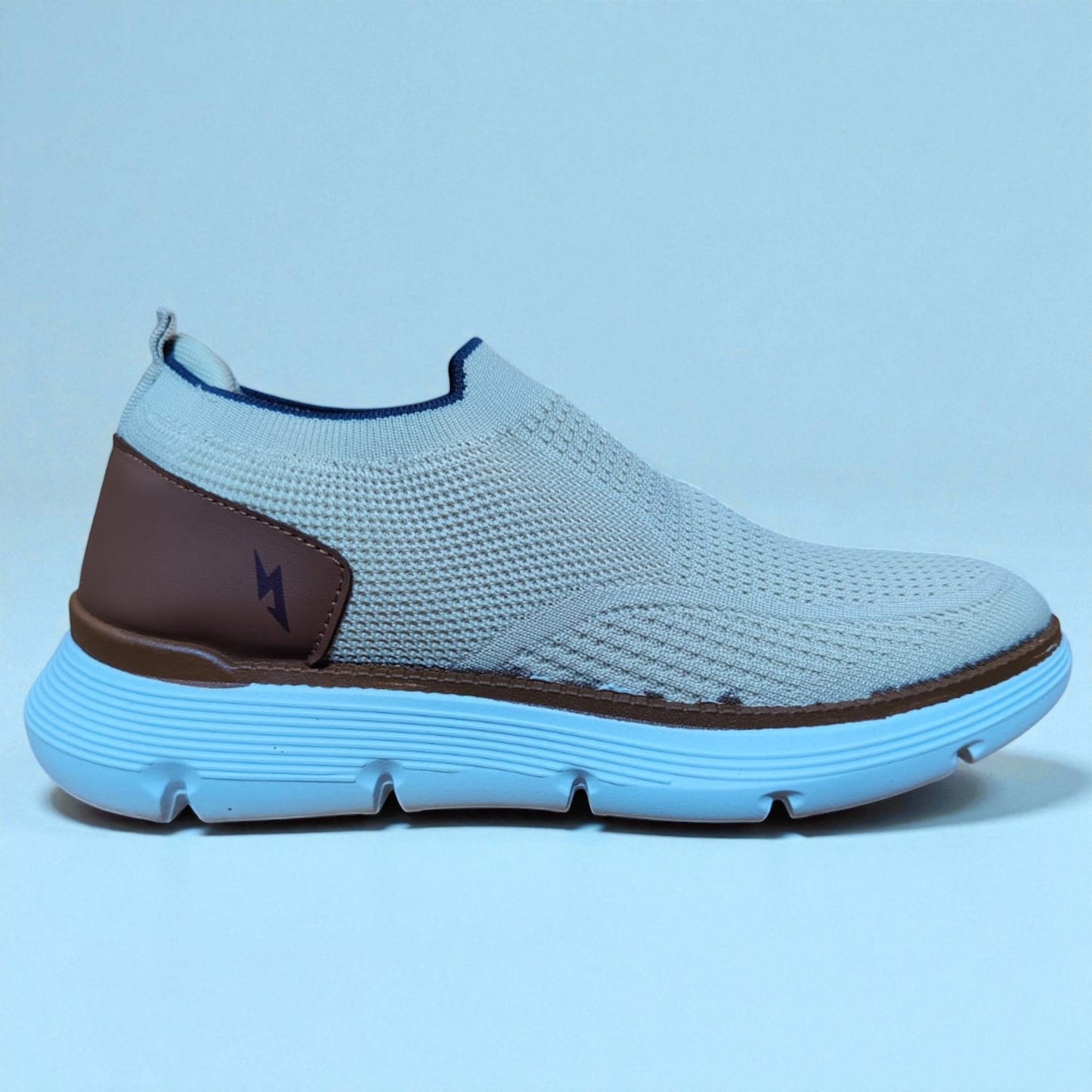 DELUXE SKECHERS