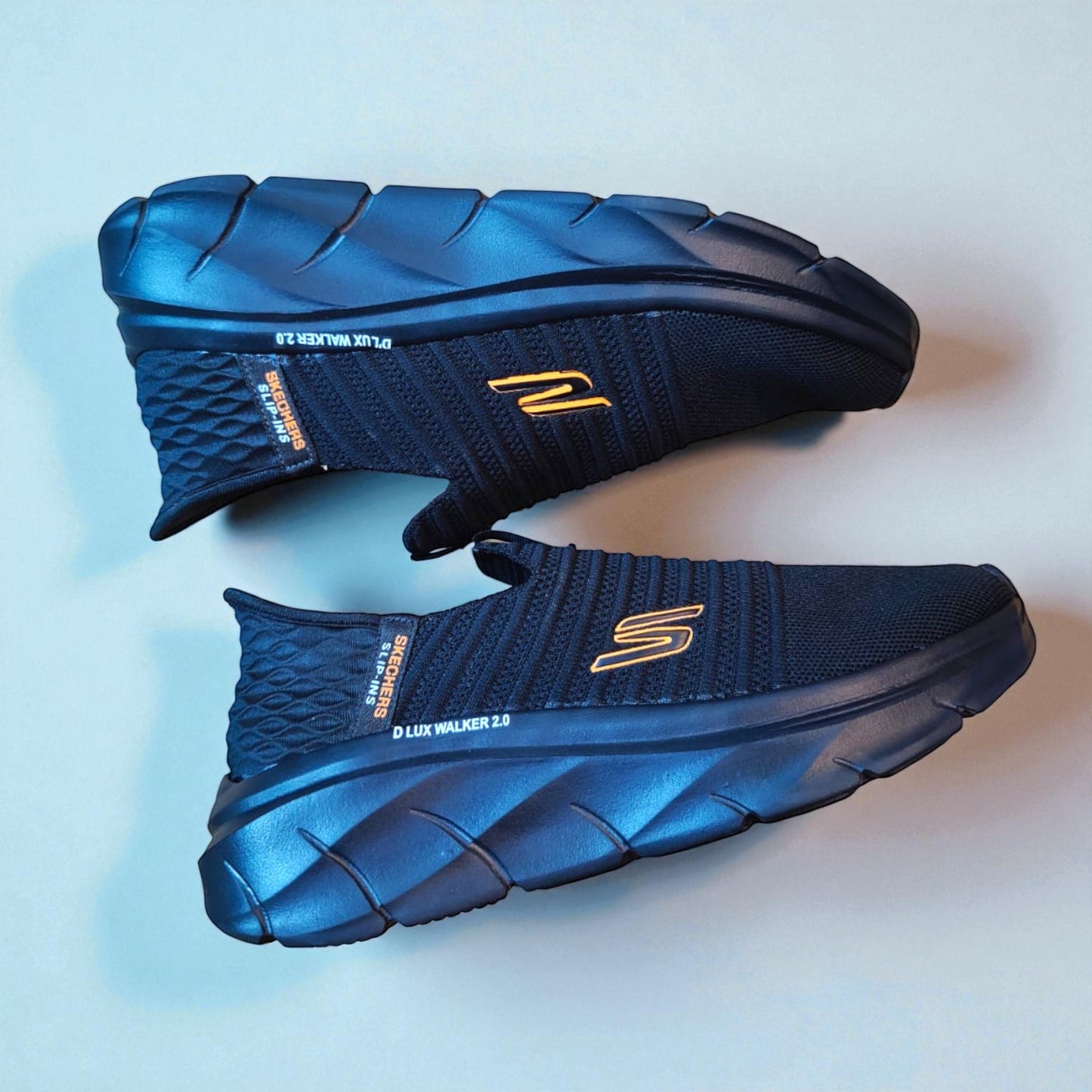 SKECHERS LUX WALKER
