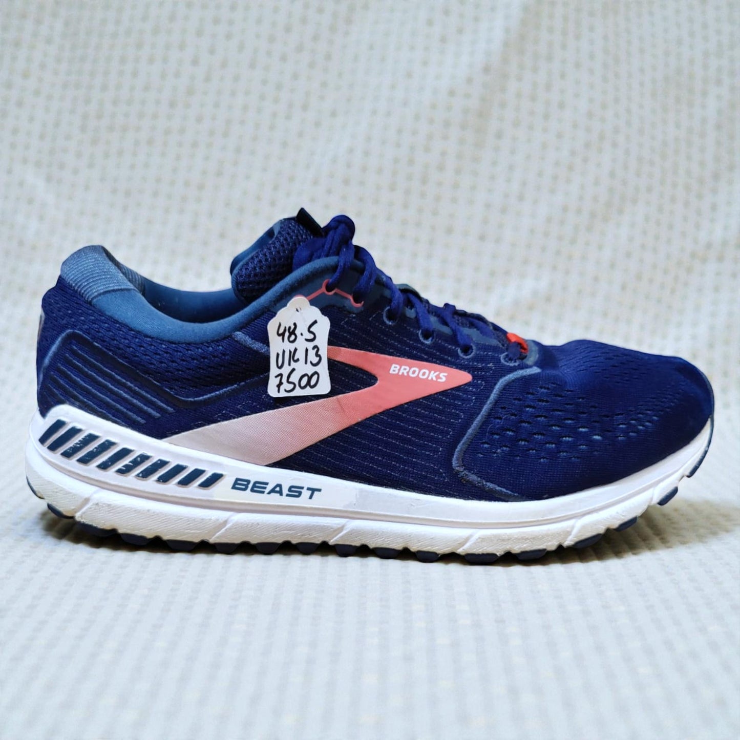BROOKS BEAST 20 (Size 48.5/UK 13)