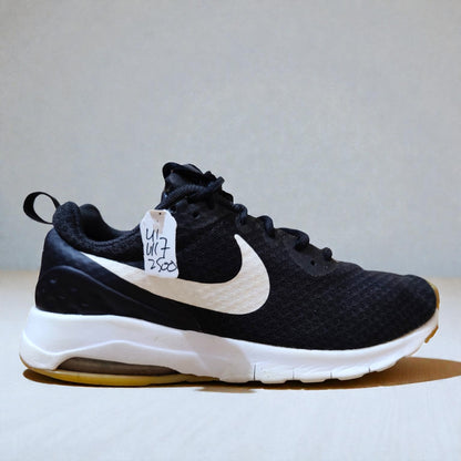 Nike Air Max Motion Low (Euro 41/UK 7)