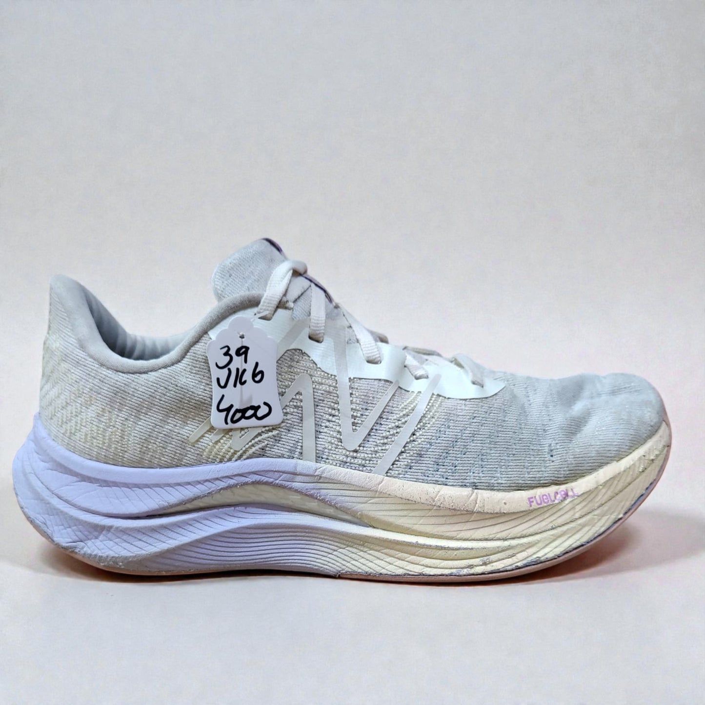 New Balance FuelCell Propel V4 (Euro 39/UK 6)