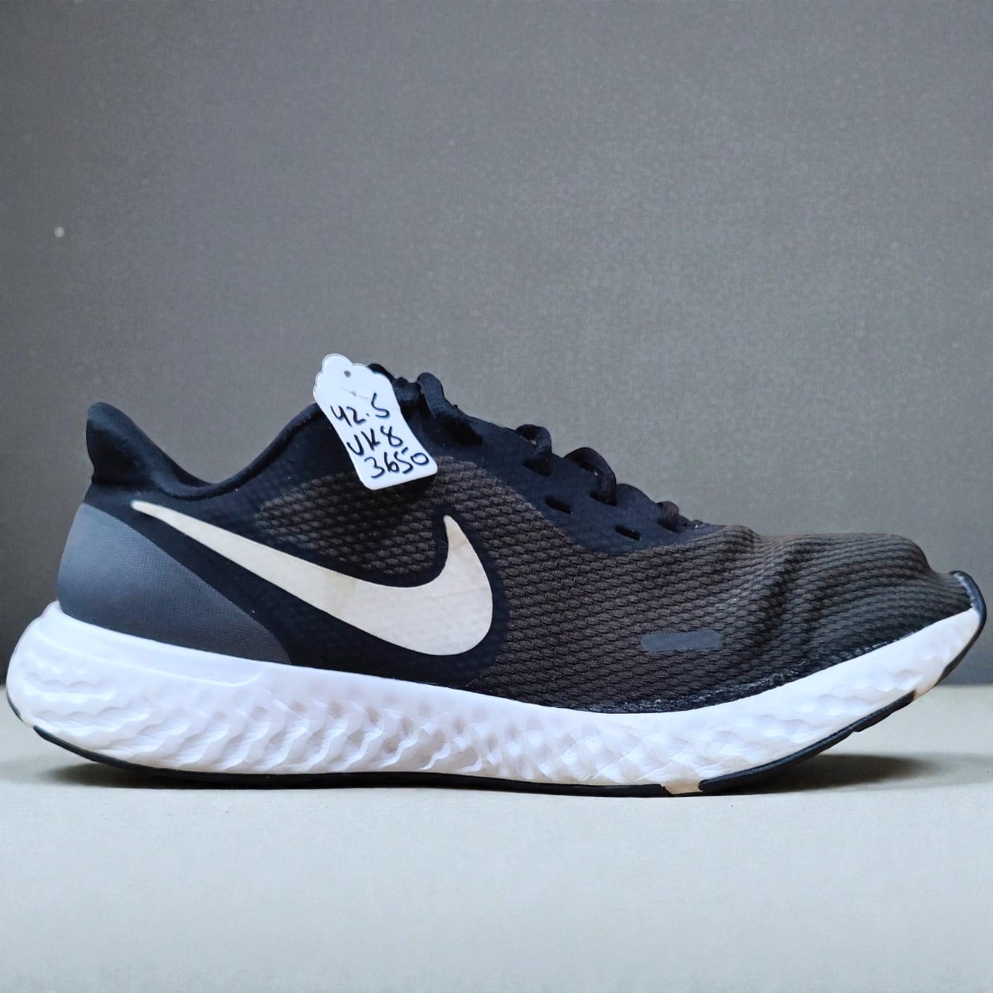Nike Revolution 5 (Euro 42.5/UK 8)