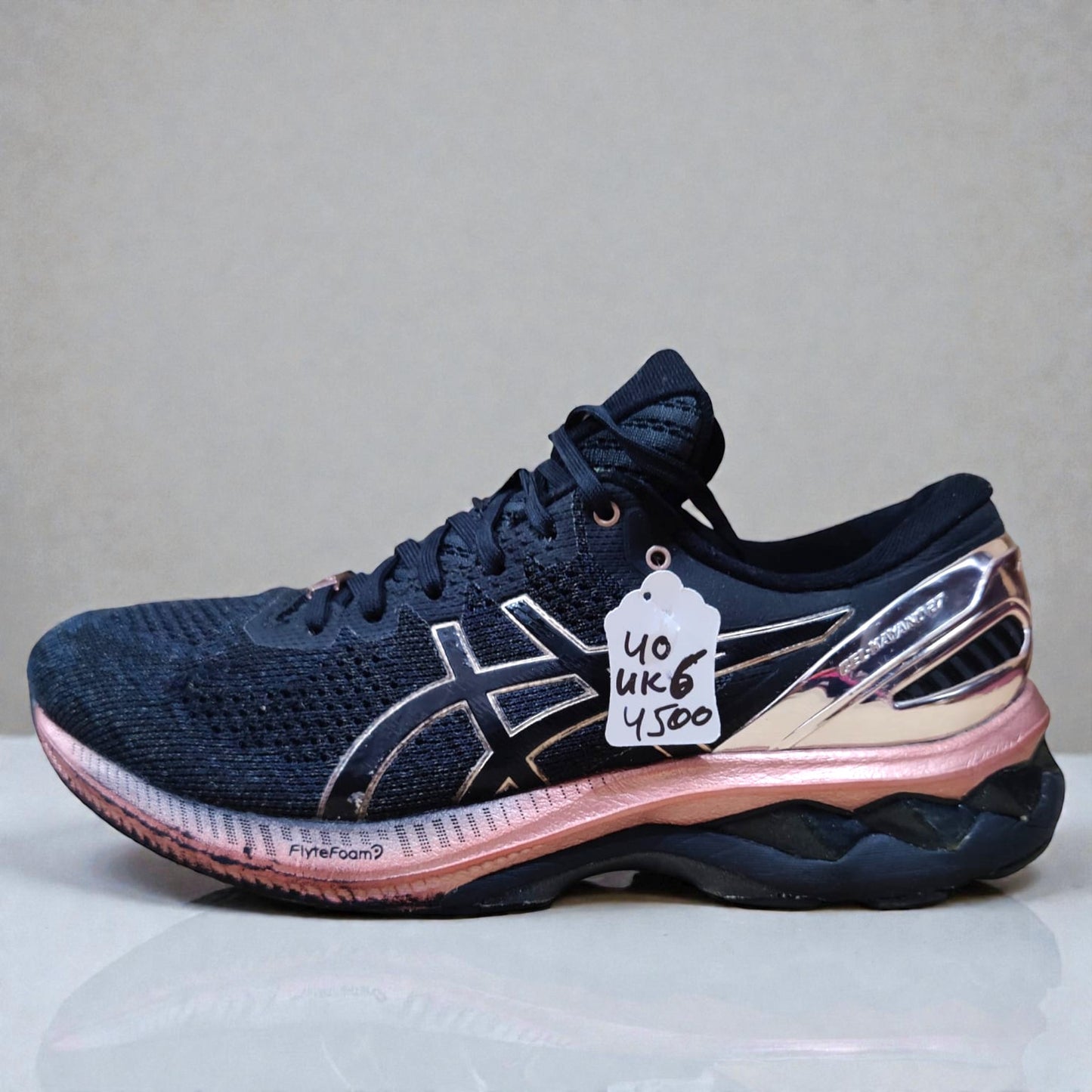 Asics Gel-Kayano 27 (Euro 40/UK 6)