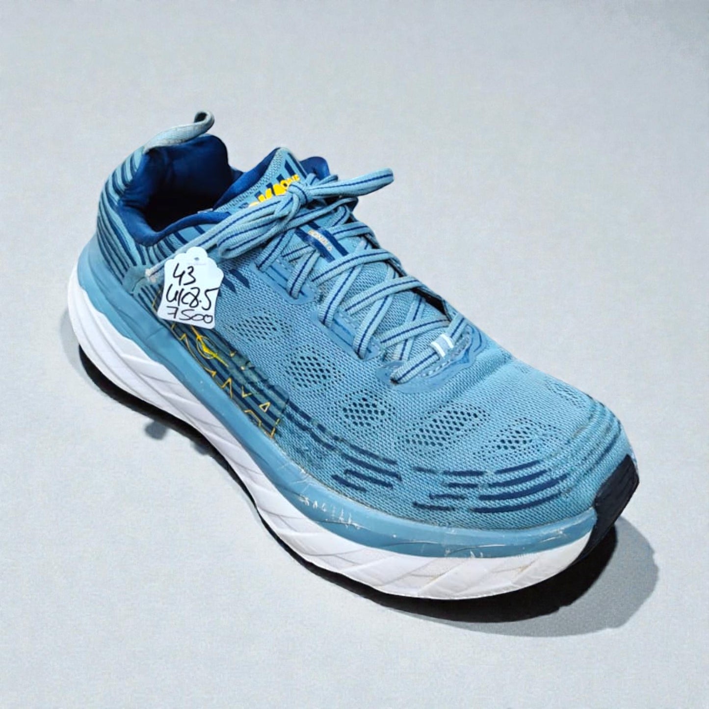 HOKA ONE ONE BONDI 6
