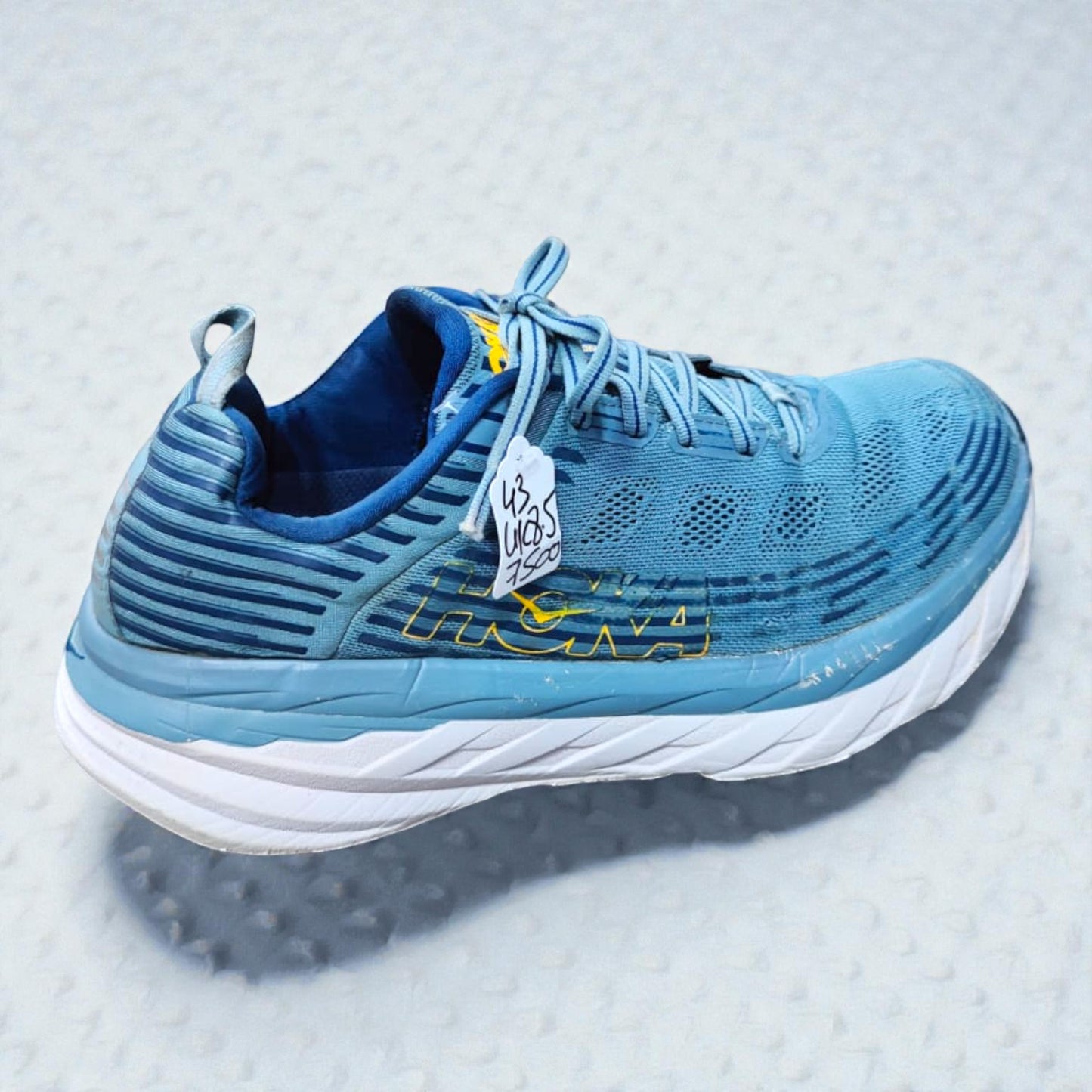 HOKA ONE ONE BONDI 6