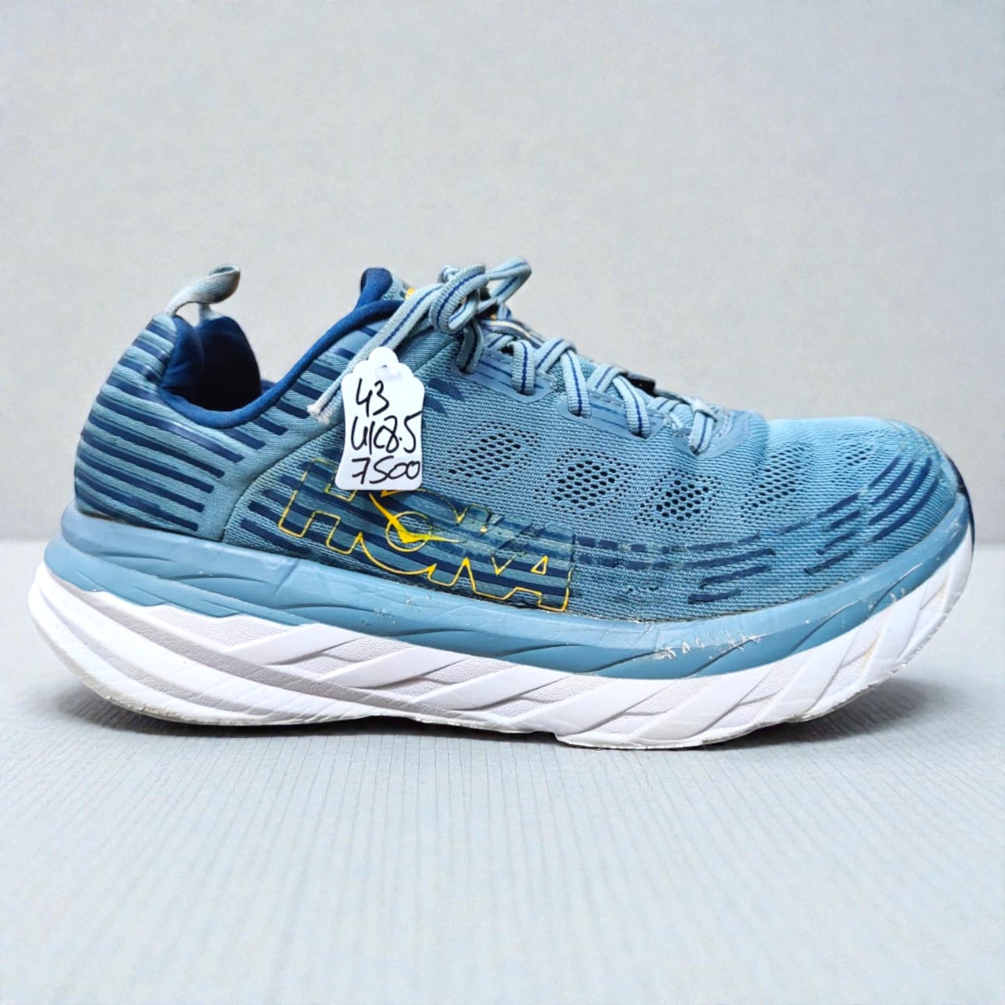 HOKA ONE ONE BONDI 6