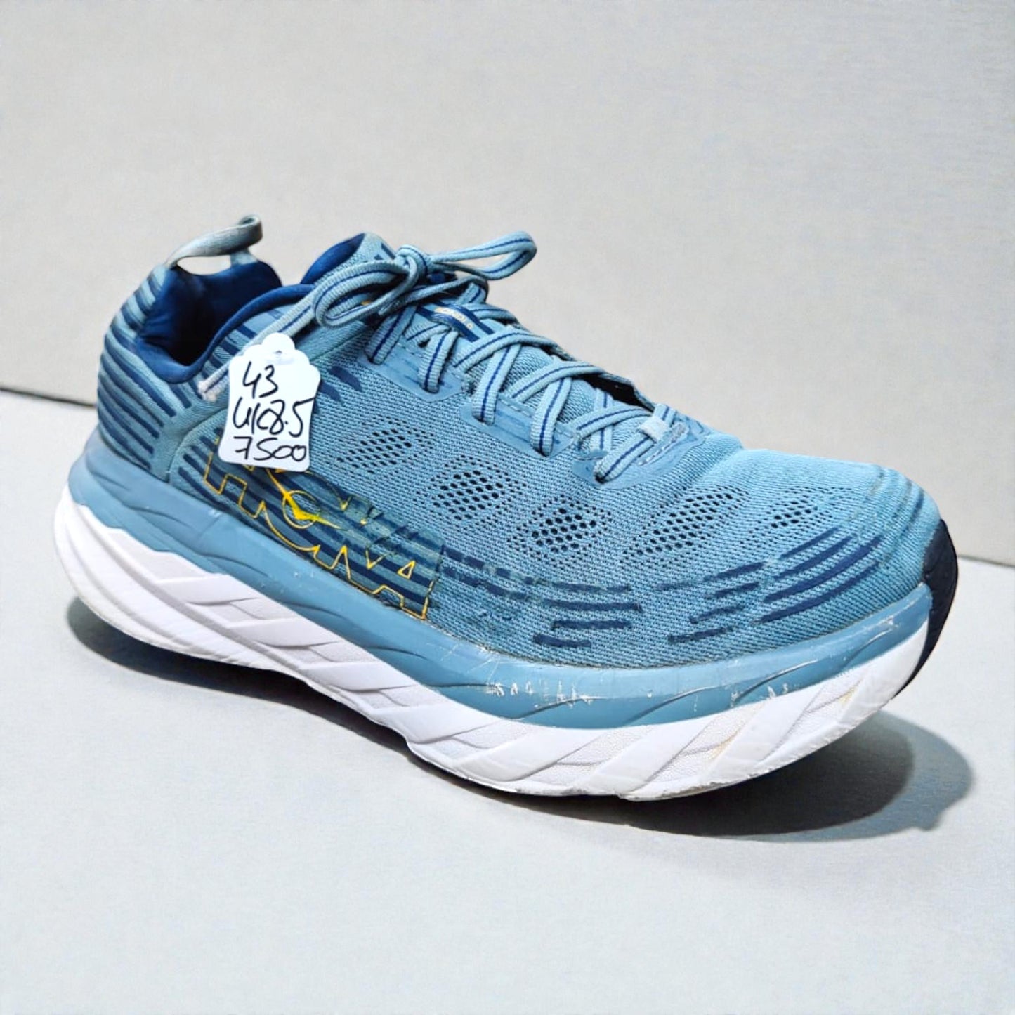 HOKA ONE ONE BONDI 6