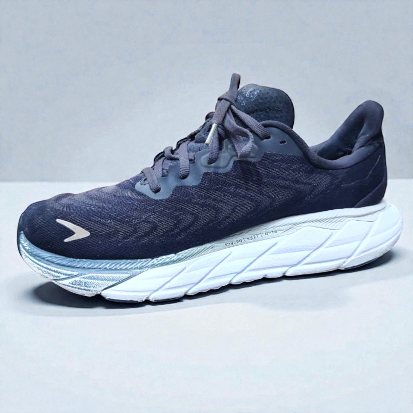 HOKA ONE ONE ARAHI 6 (Size 40/UK 6.5)