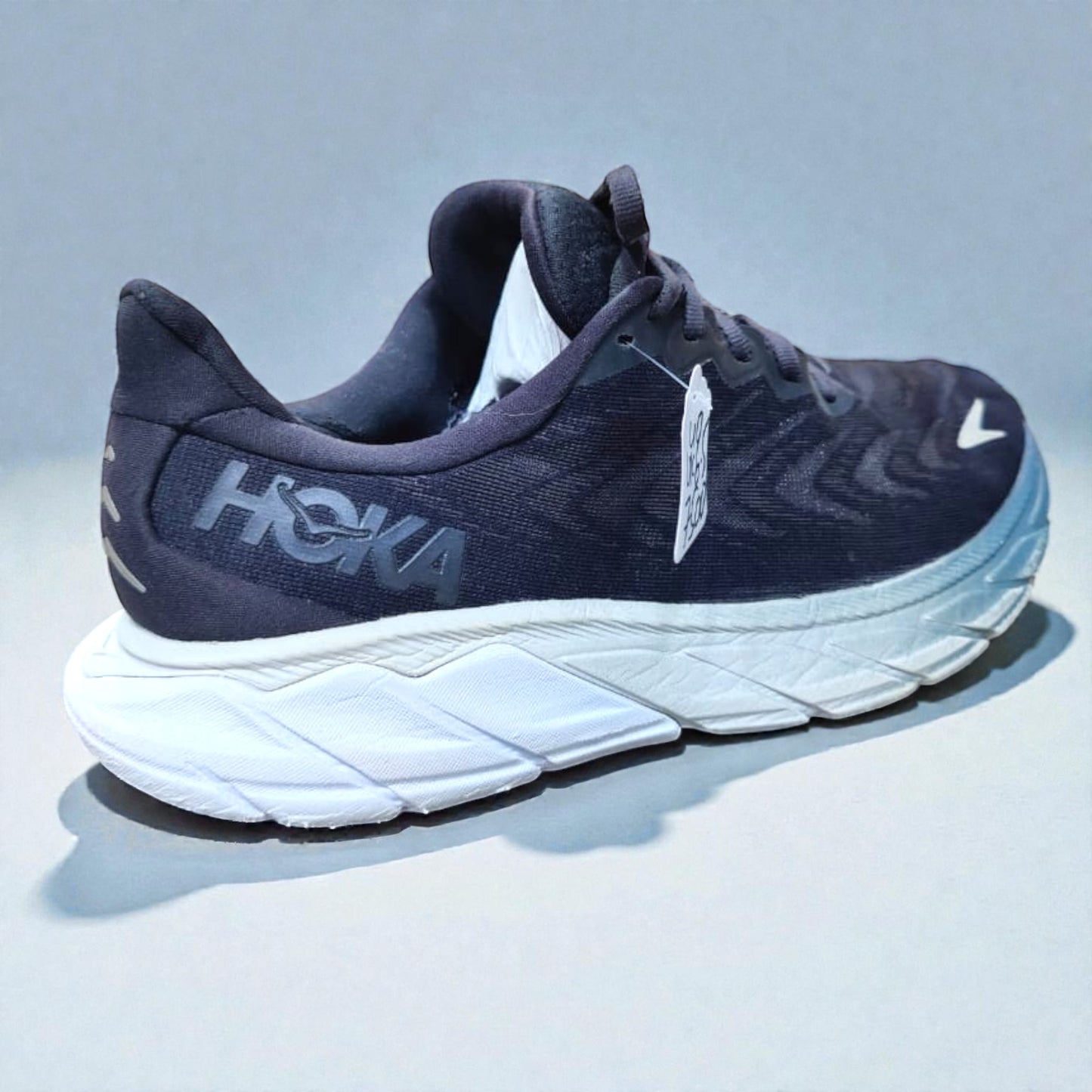 HOKA ONE ONE ARAHI 6 (Size 40/UK 6.5)