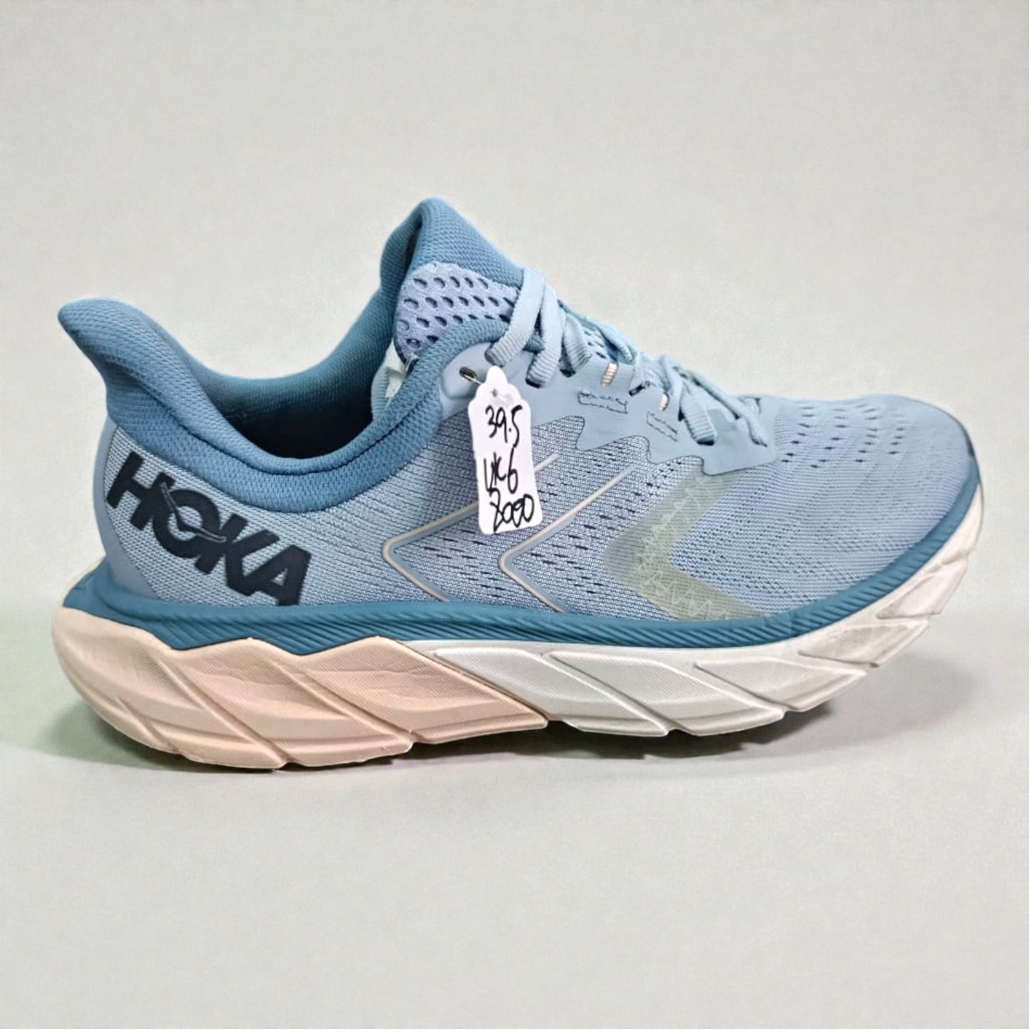 HOKA ONE ONE ARAHI 5 (Size 39.5/UK 6)