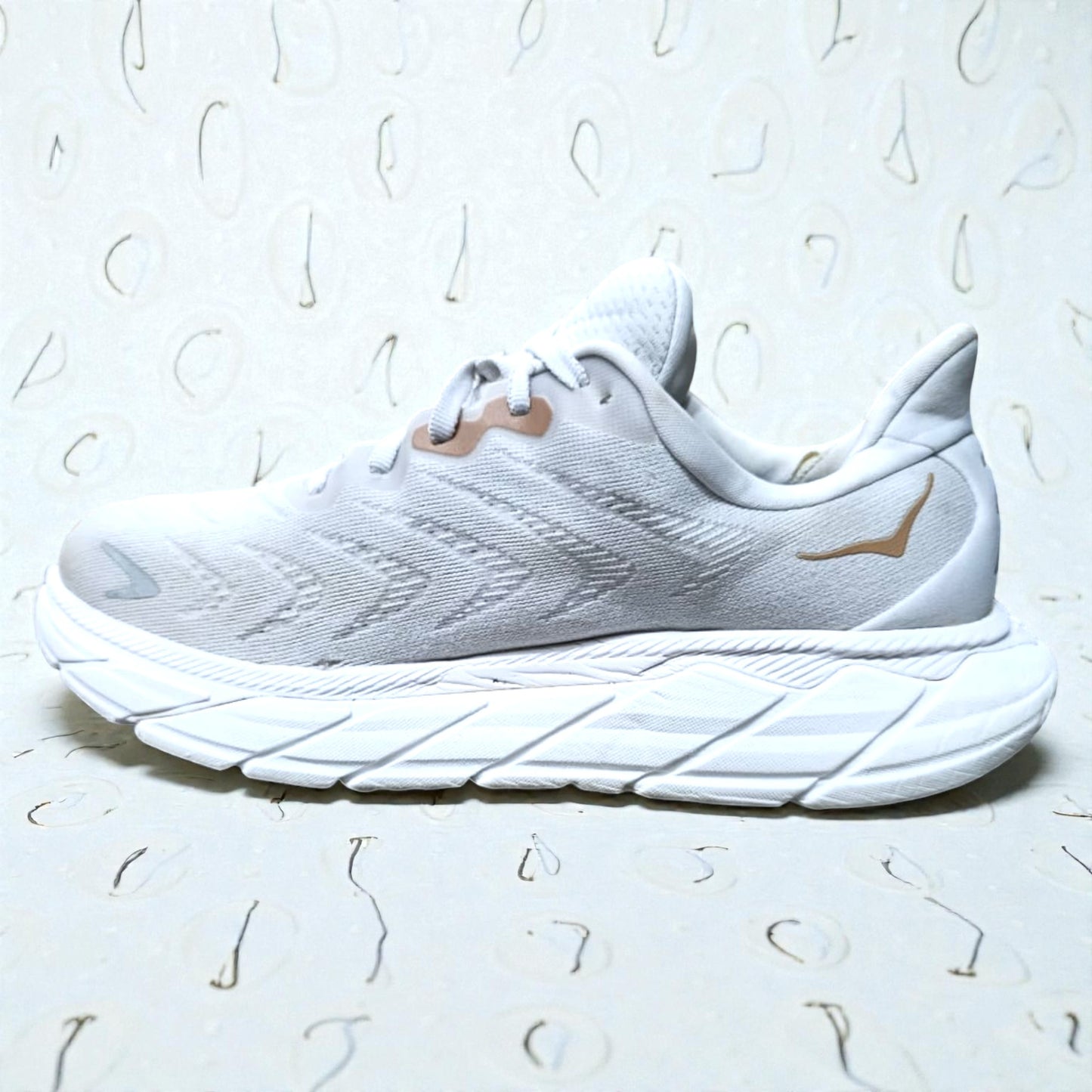 HOKA ARAHI 6 (Size 38.5/UK 5.5)