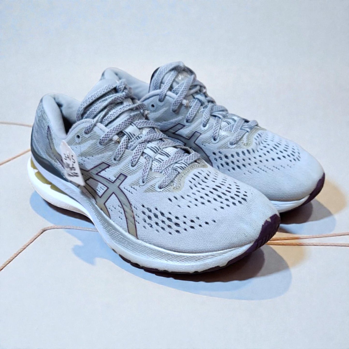 ASICS GEL-KAYANO 28  (Size 39.5/UK 6)