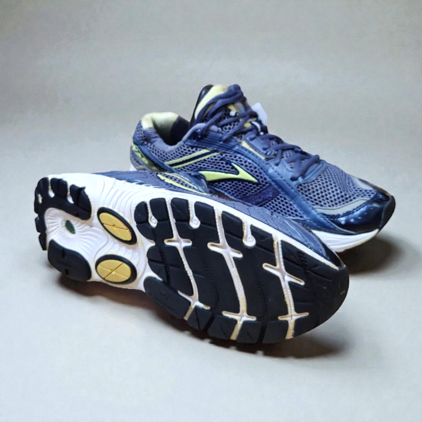 BROOKS DYAD 7 (Size 41/UK 7.5)