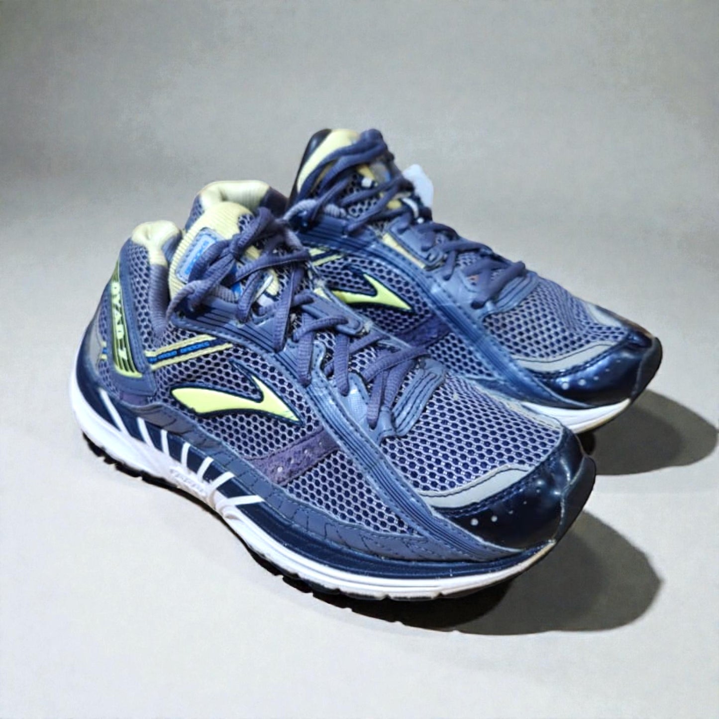 BROOKS DYAD 7 (Size 41/UK 7.5)