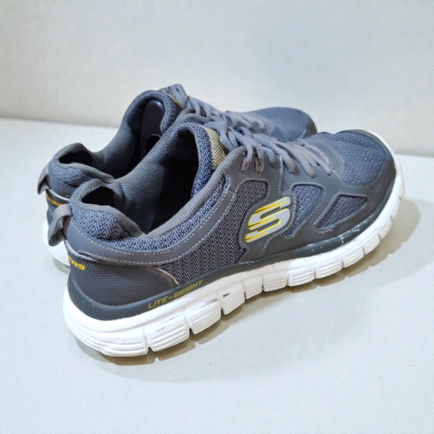 SKECHERS BURNS AGOURA (Size 43.5/UK 9.5)