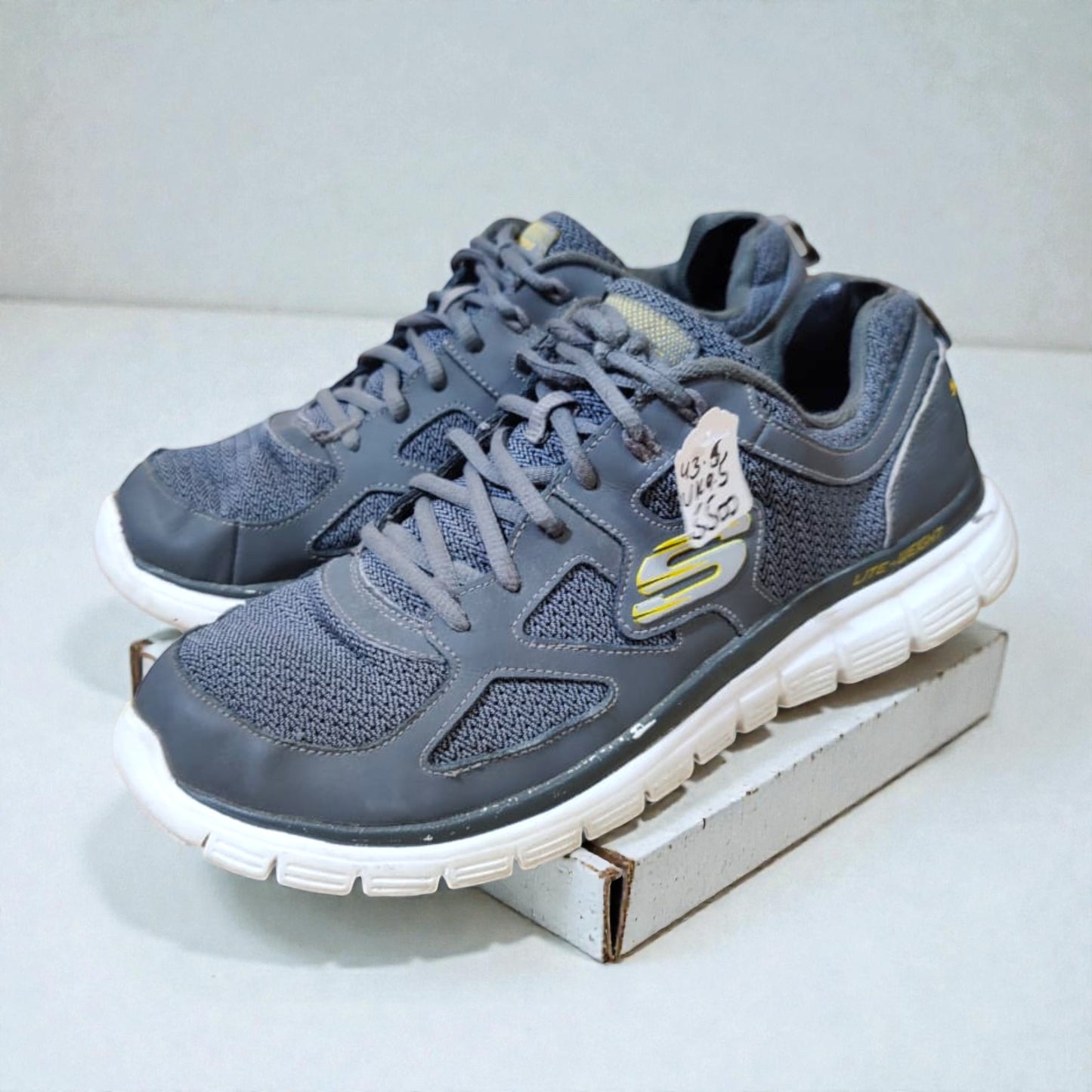 SKECHERS BURNS AGOURA (Size 43.5/UK 9.5)