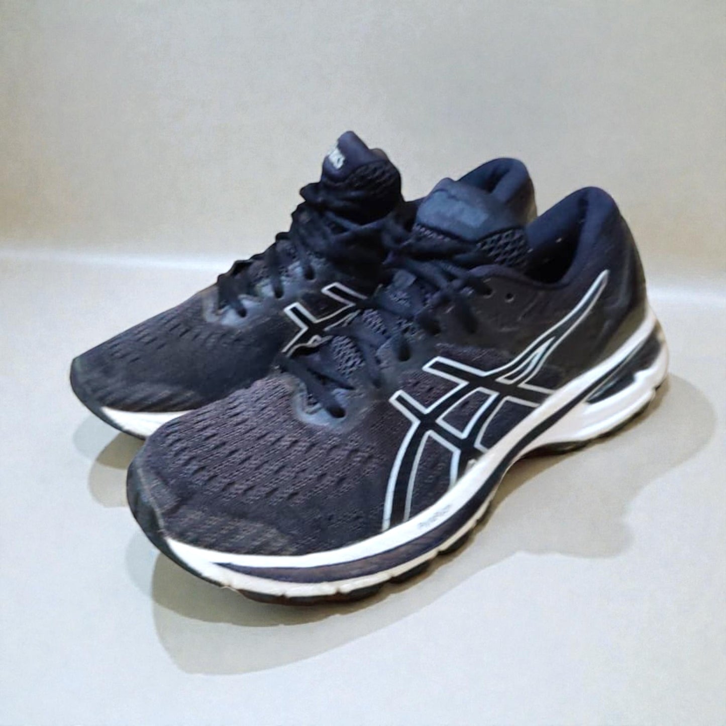ASICS GT-2000 9 RUNNER (Size 40.5/UK 6.5)