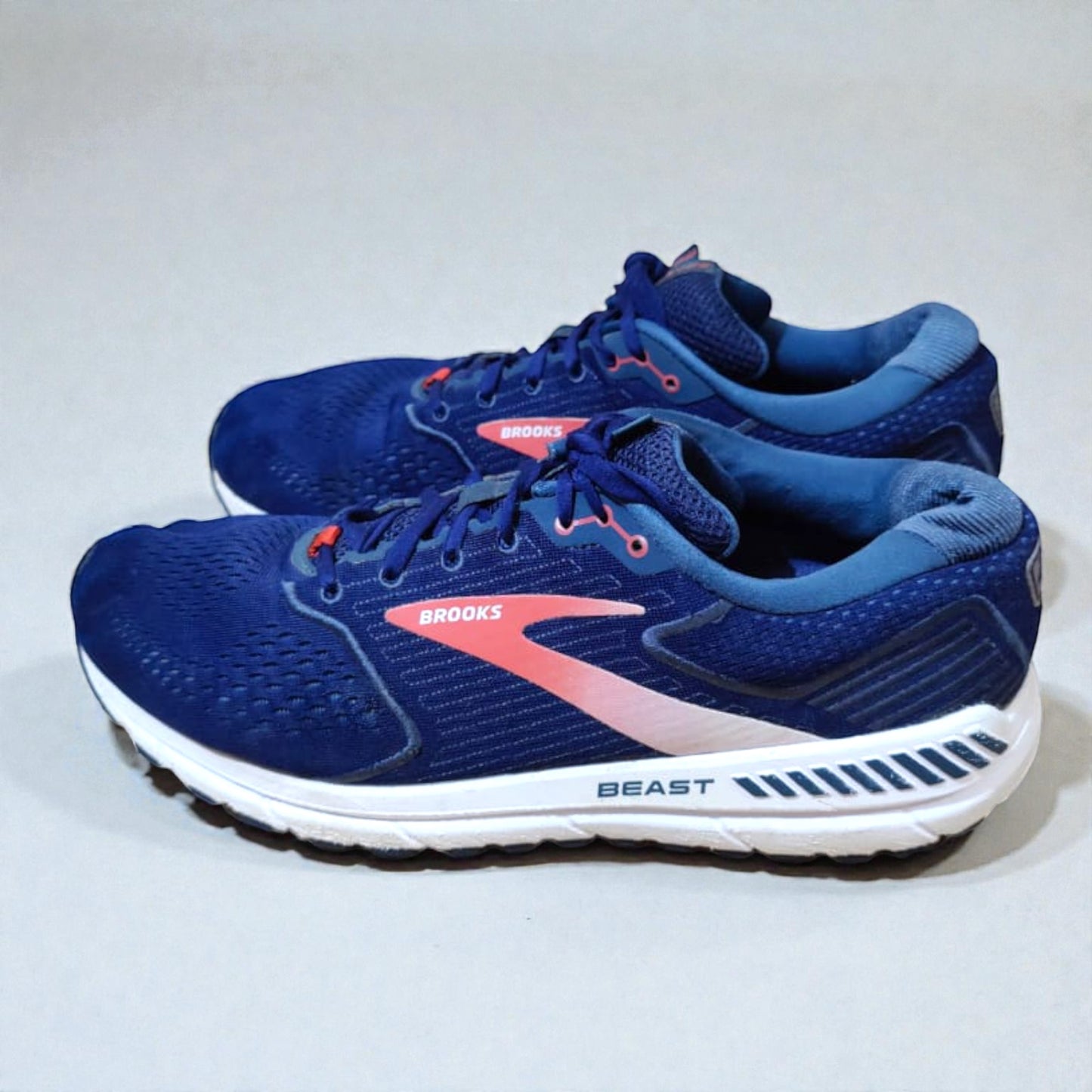 BROOKS BEAST 20 (Size 48.5/UK 13)