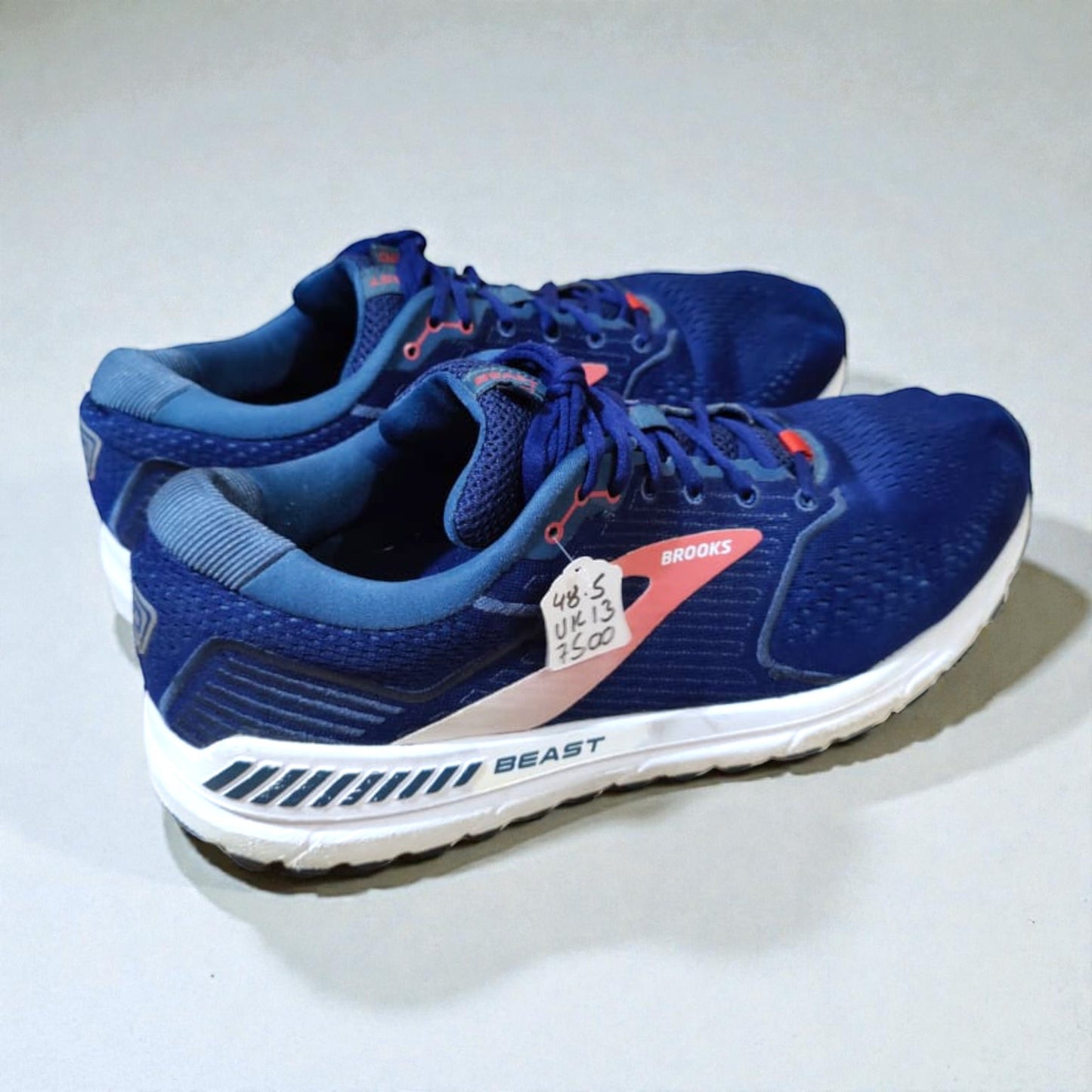BROOKS BEAST 20 (Size 48.5/UK 13)