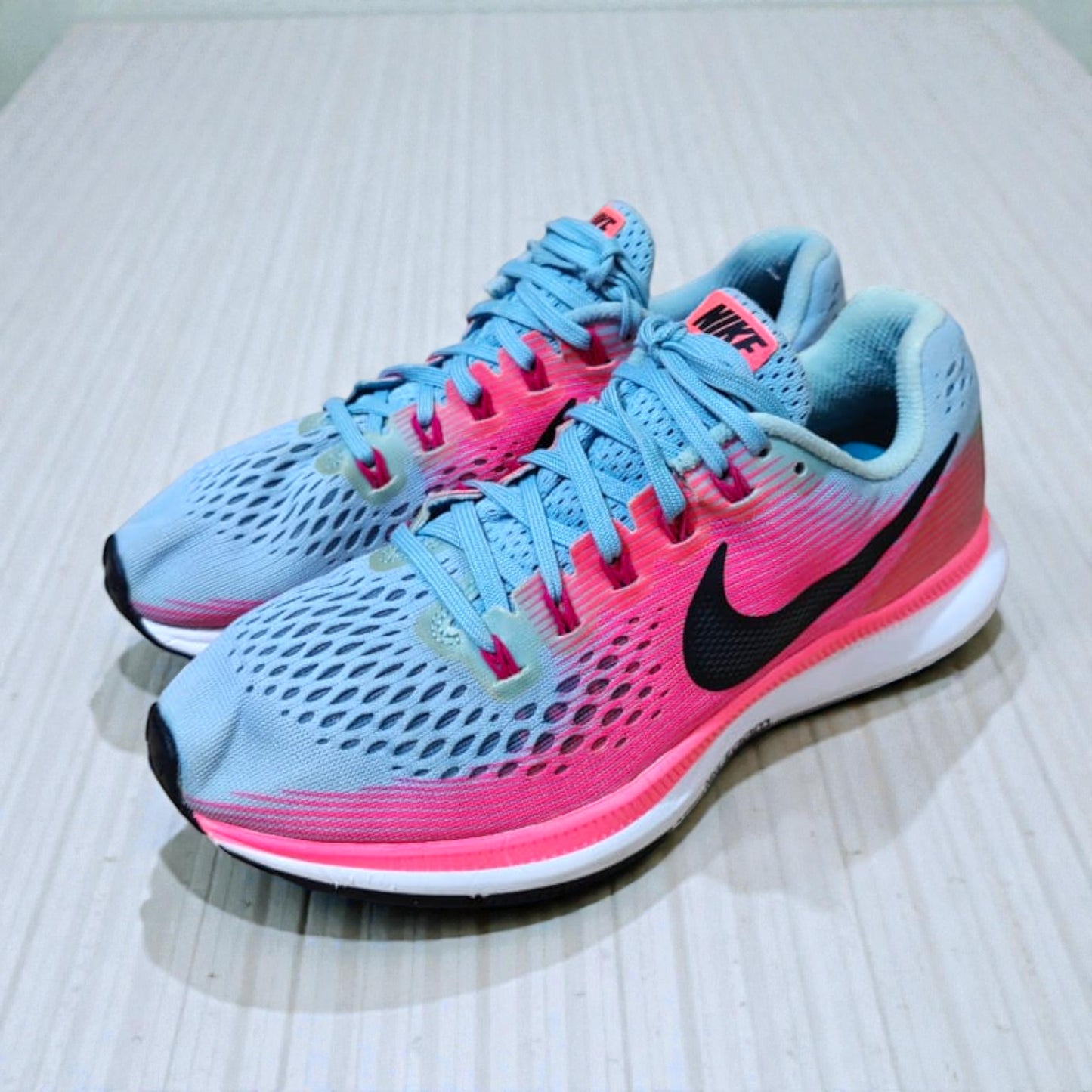NIKE AIR ZOOM PEGASUS 34 (Size 40/UK 6)