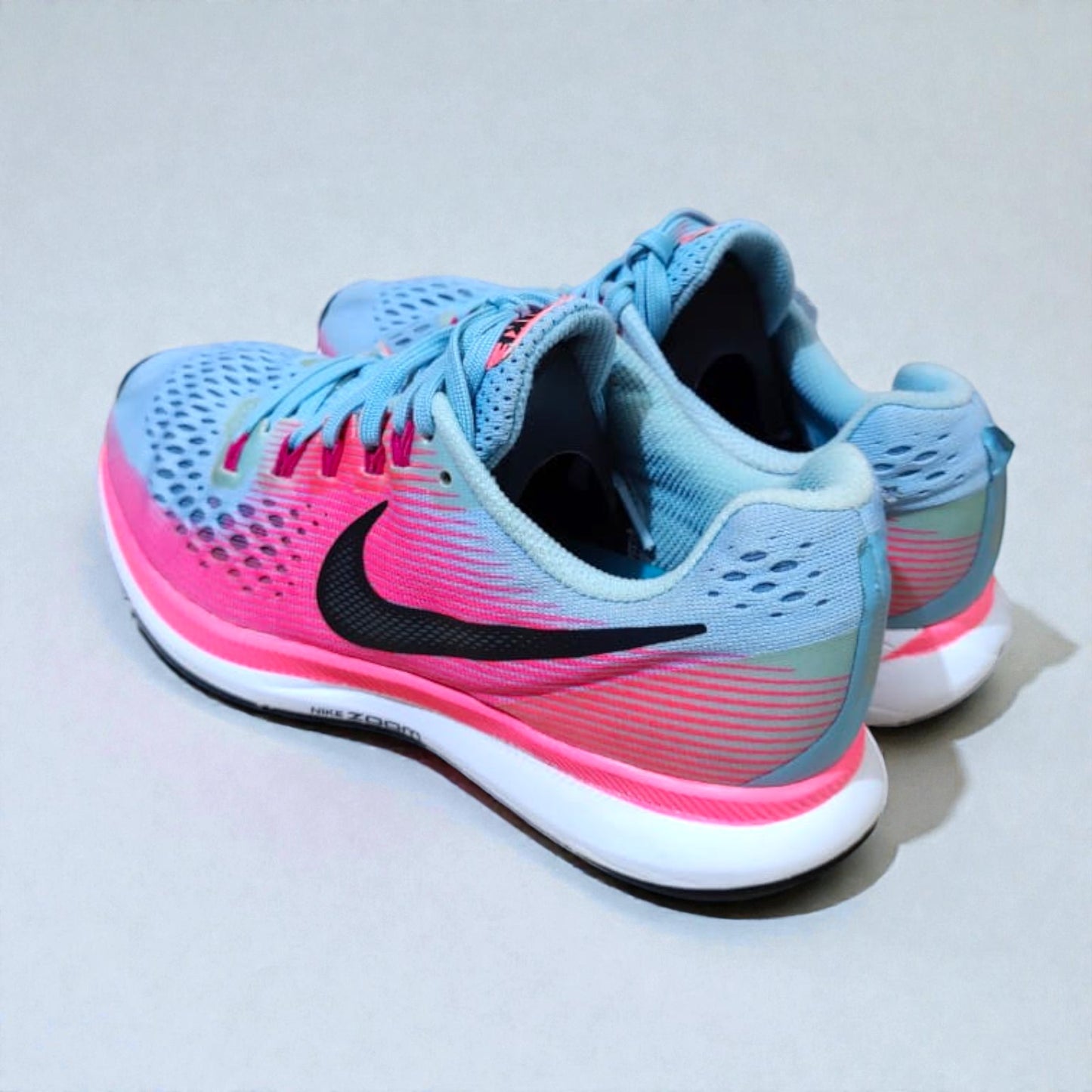 NIKE AIR ZOOM PEGASUS 34 (Size 40/UK 6)