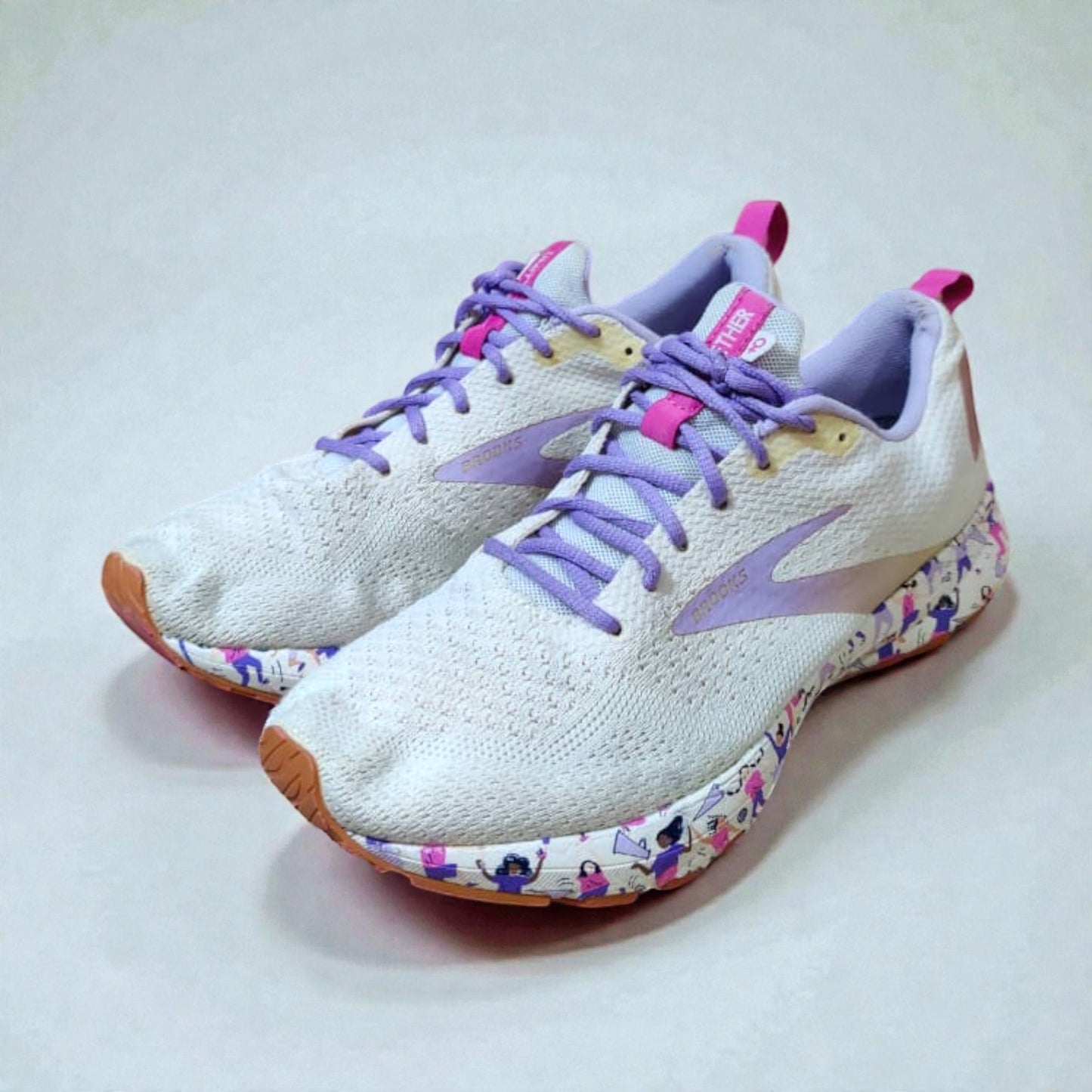 BROOKS REVEL 4 (Size 40/UK 6.5)