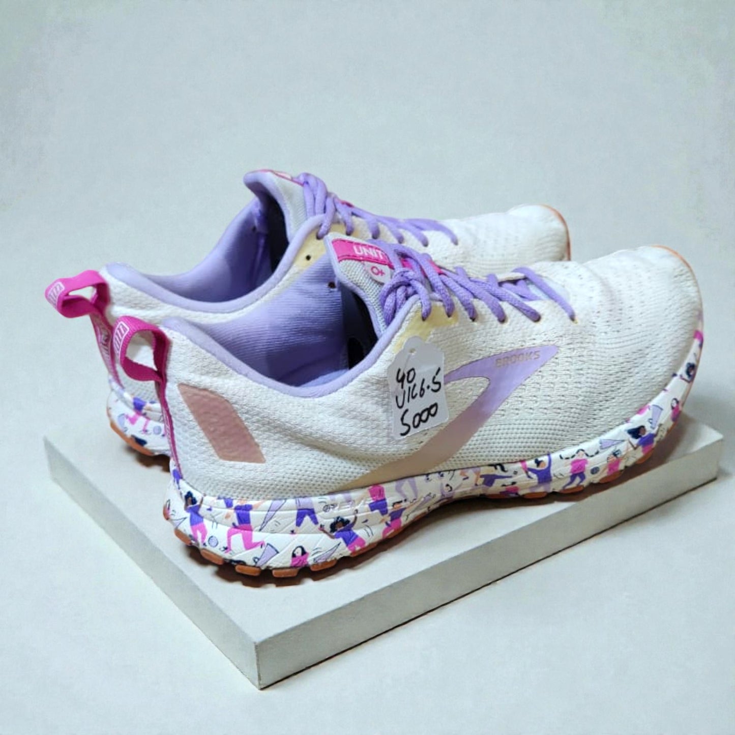 BROOKS REVEL 4 (Size 40/UK 6.5)