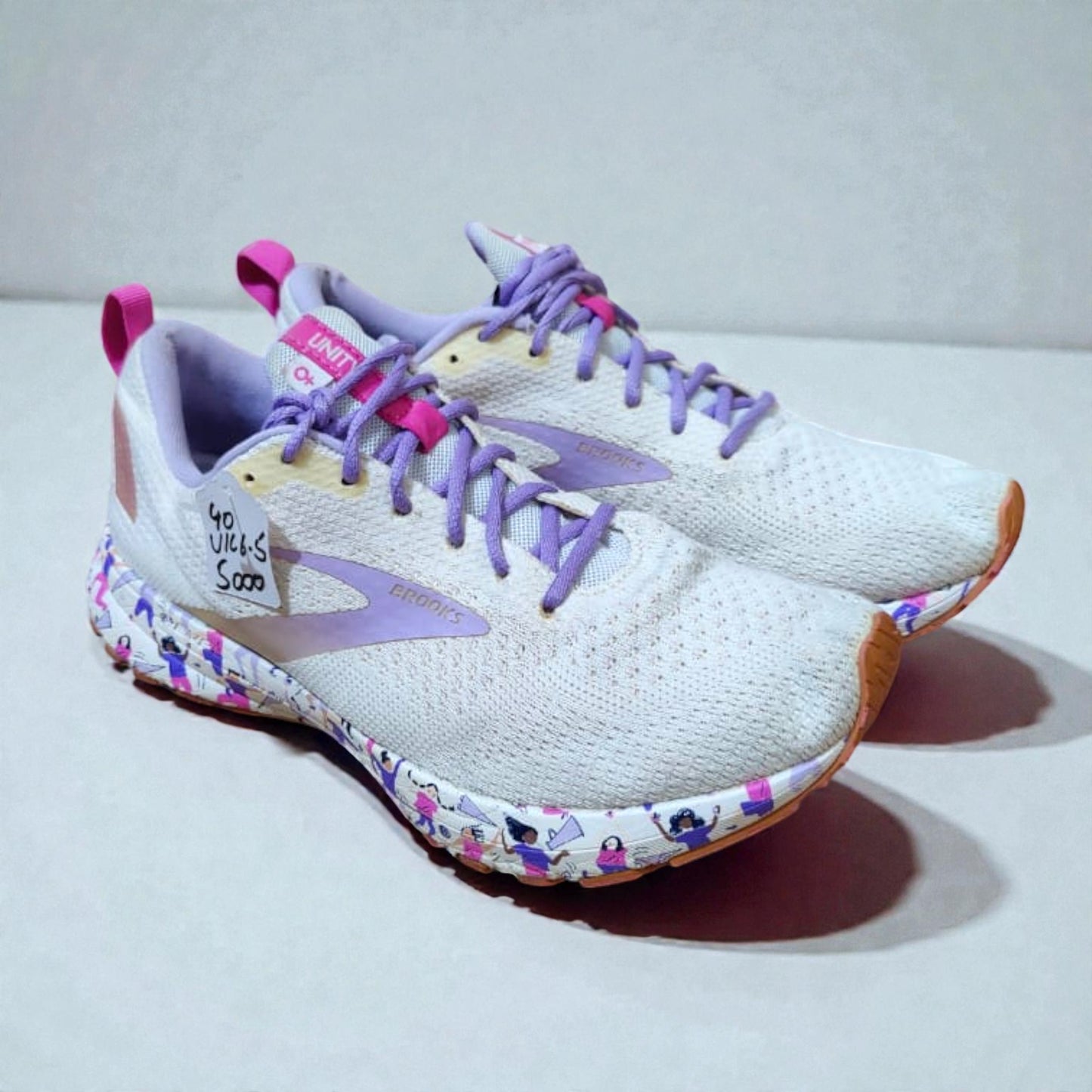 BROOKS REVEL 4 (Size 40/UK 6.5)