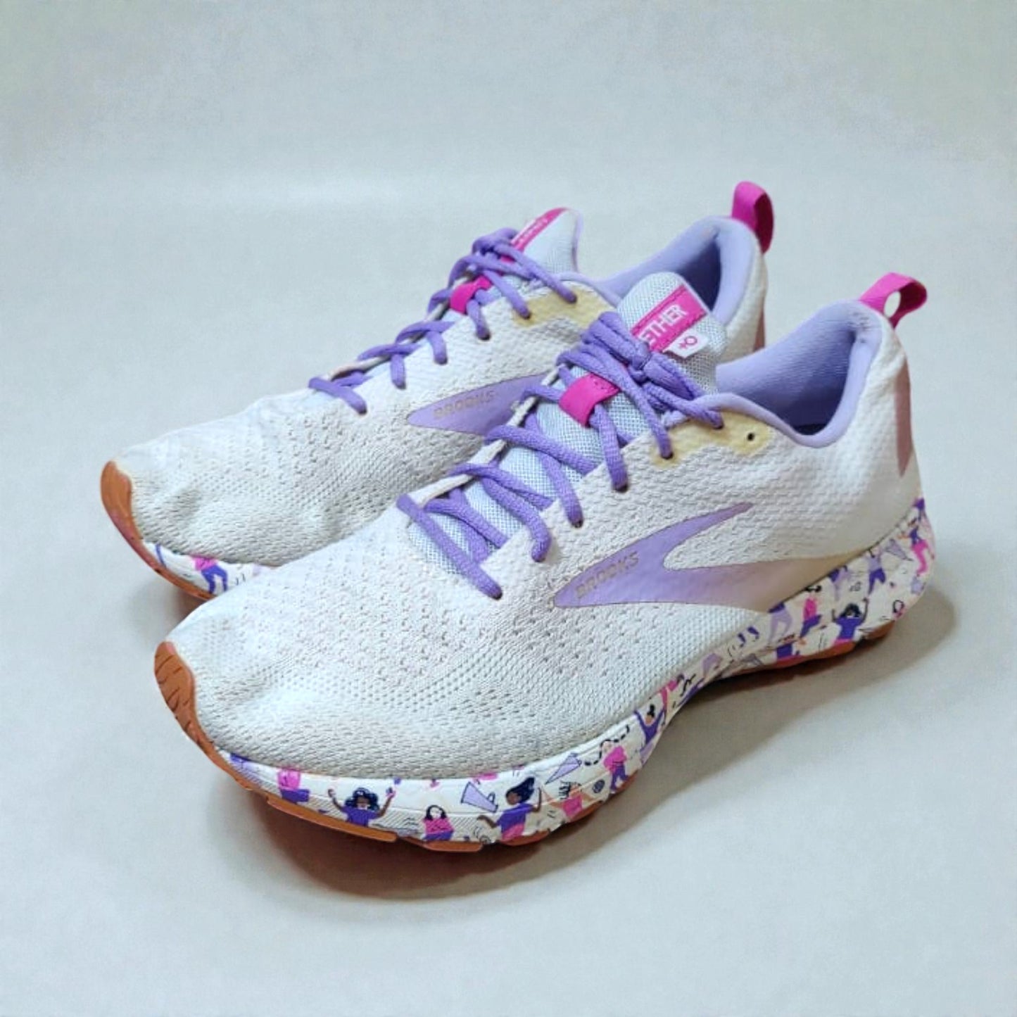 BROOKS REVEL 4 (Size 40/UK 6.5)