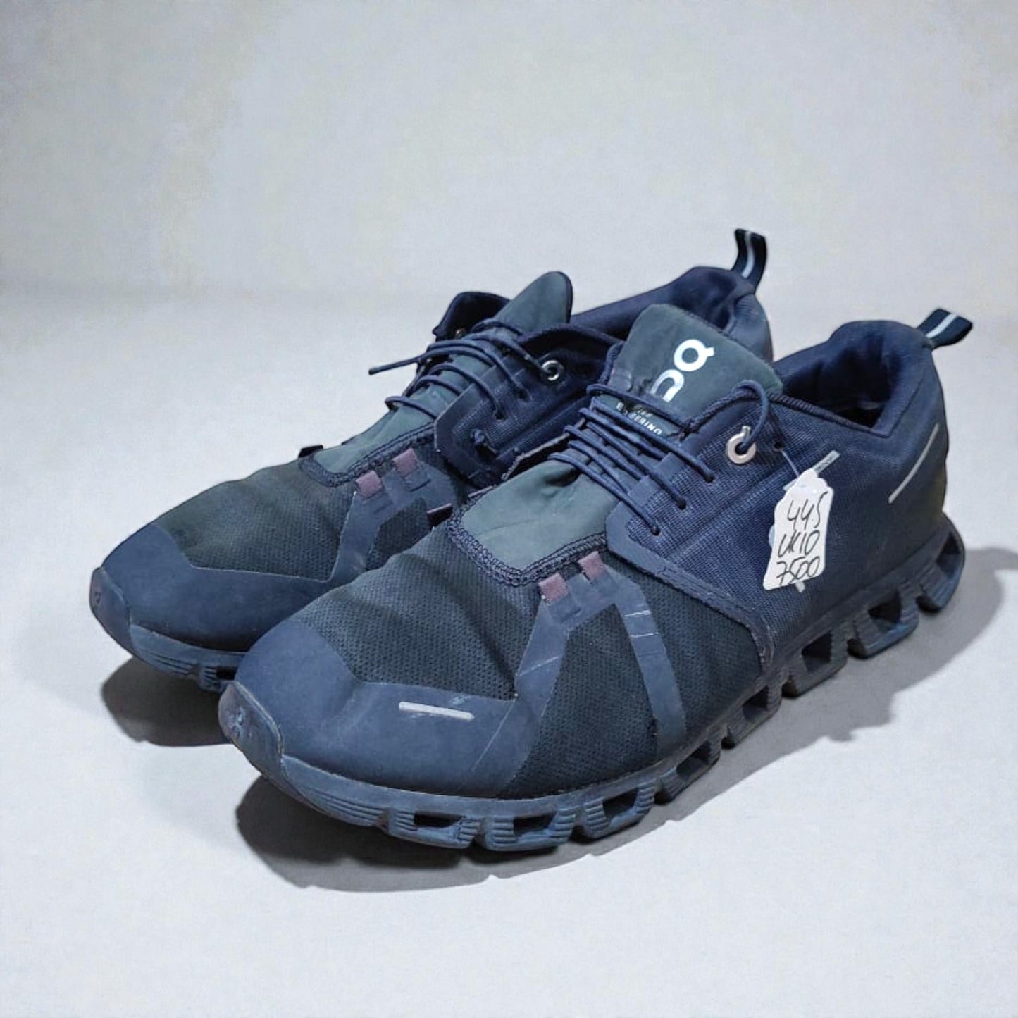 ON CLOUD 5 (Size 44.5/UK 10)