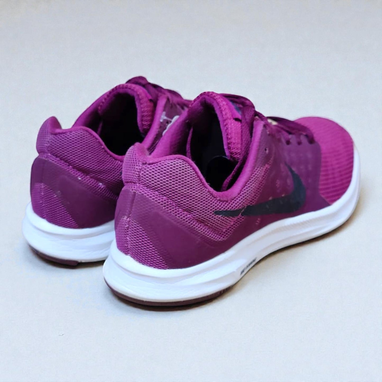 NIKE SHOES (Size 38/UK 5)